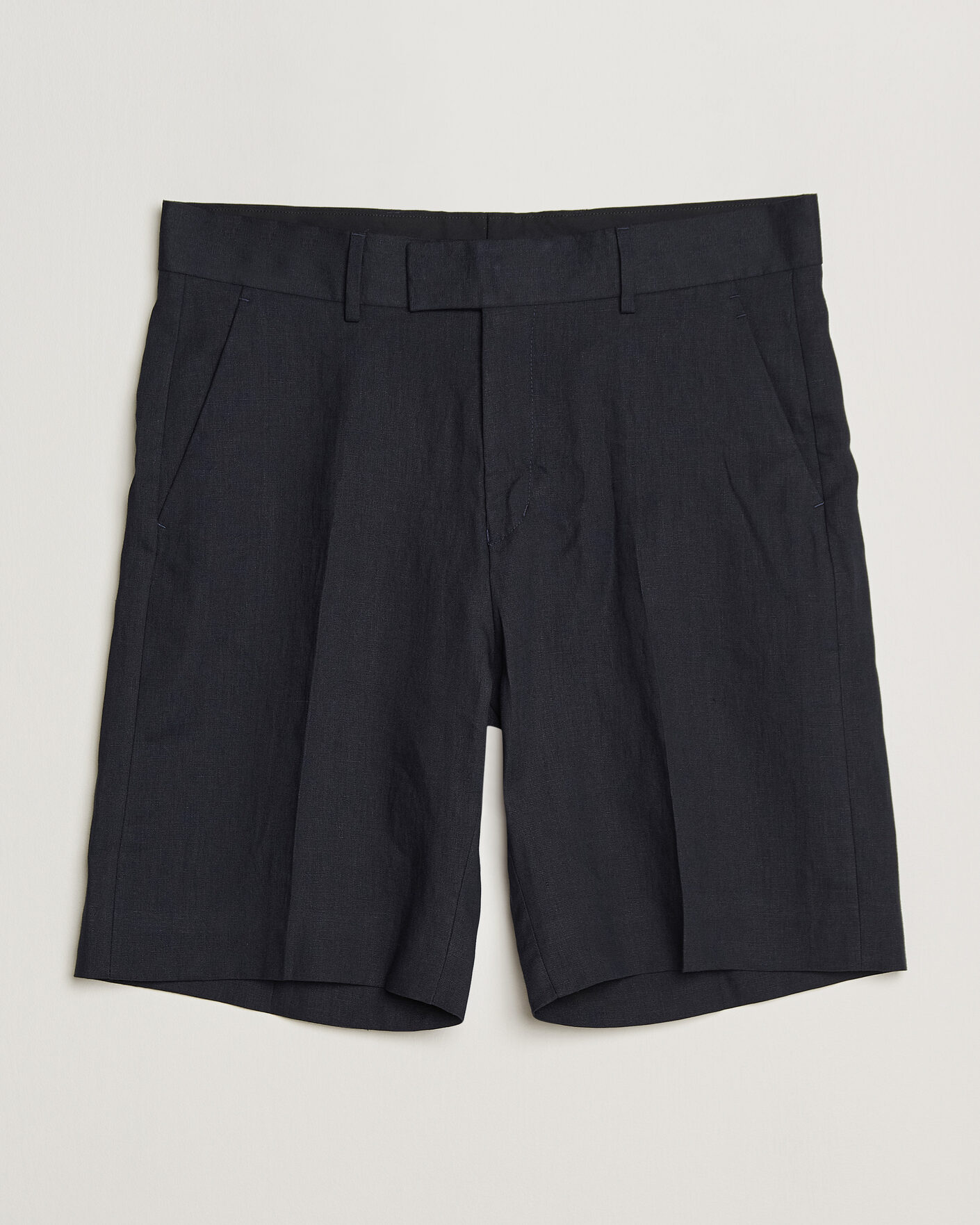Mies | Shortsit | Tiger of Sweden | Troy Pleated Linen Shorts Midnight Blue