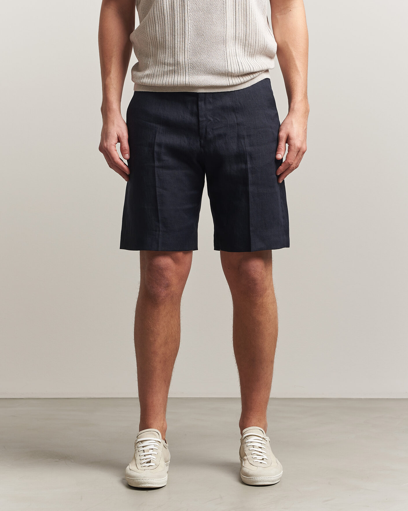 Mies | Shortsit | Tiger of Sweden | Troy Pleated Linen Shorts Midnight Blue