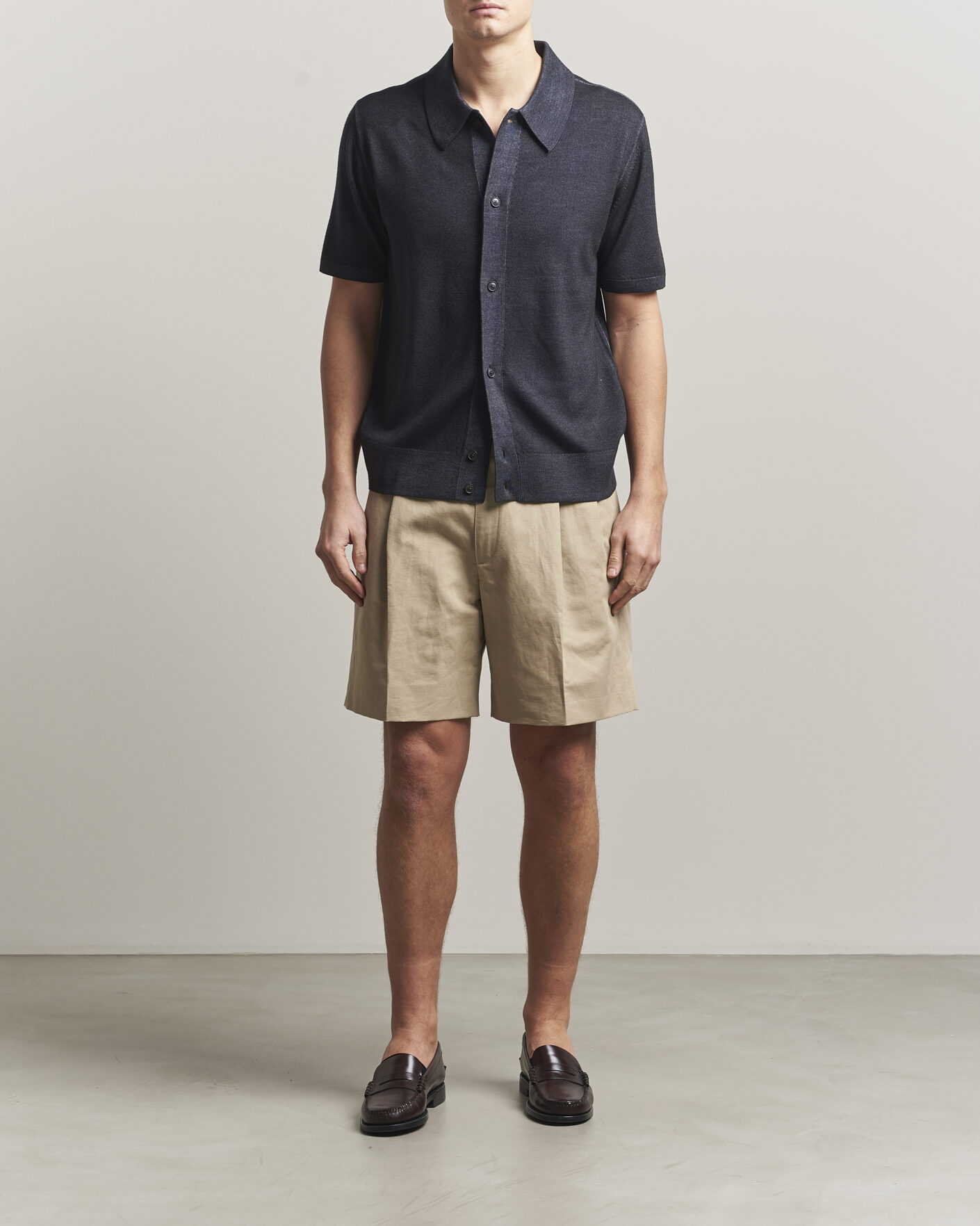 Mies | Kauluspaidat | Tiger of Sweden | Araawen Merino Knitted Short Sleeve Shirt Light Ink