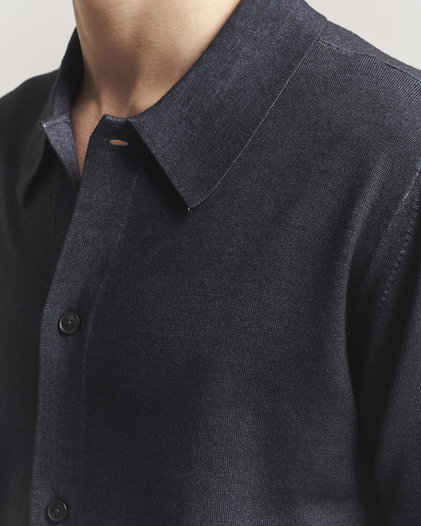 Mies | Kauluspaidat | Tiger of Sweden | Araawen Merino Knitted Short Sleeve Shirt Light Ink