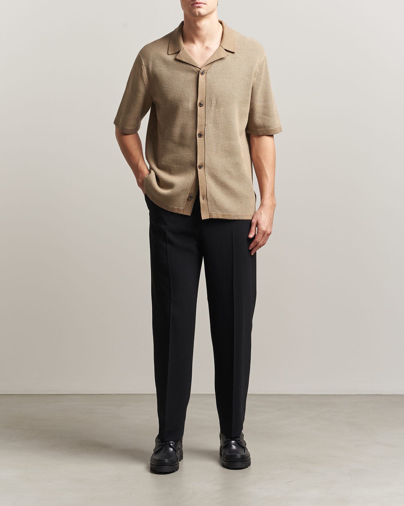 Mies | Kauluspaidat | Tiger of Sweden | River Knitted Short Sleeve Shirt Umber Brown