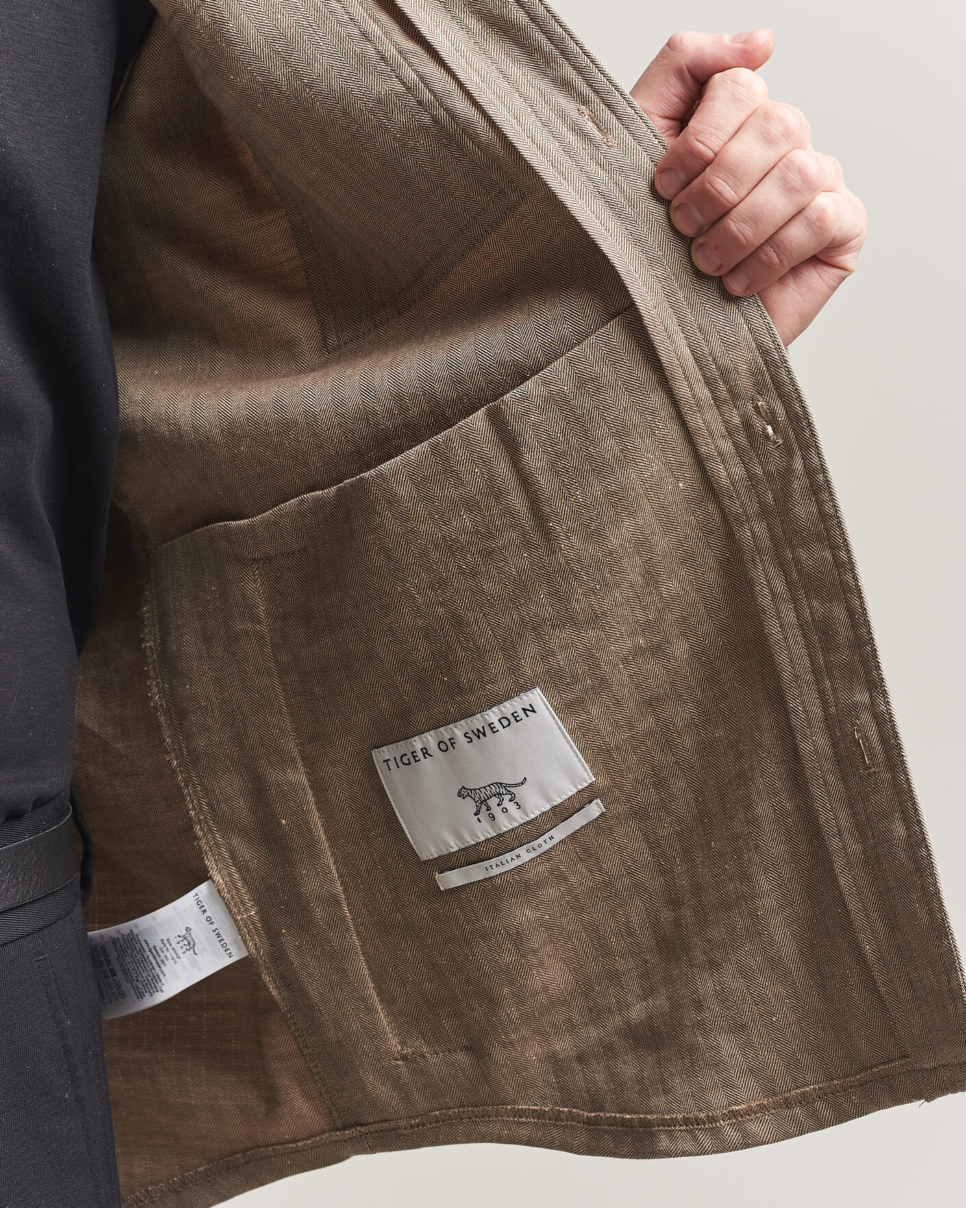 Mies | Kauluspaidat | Tiger of Sweden | Bishop Linen Overshirt Vintage Beige