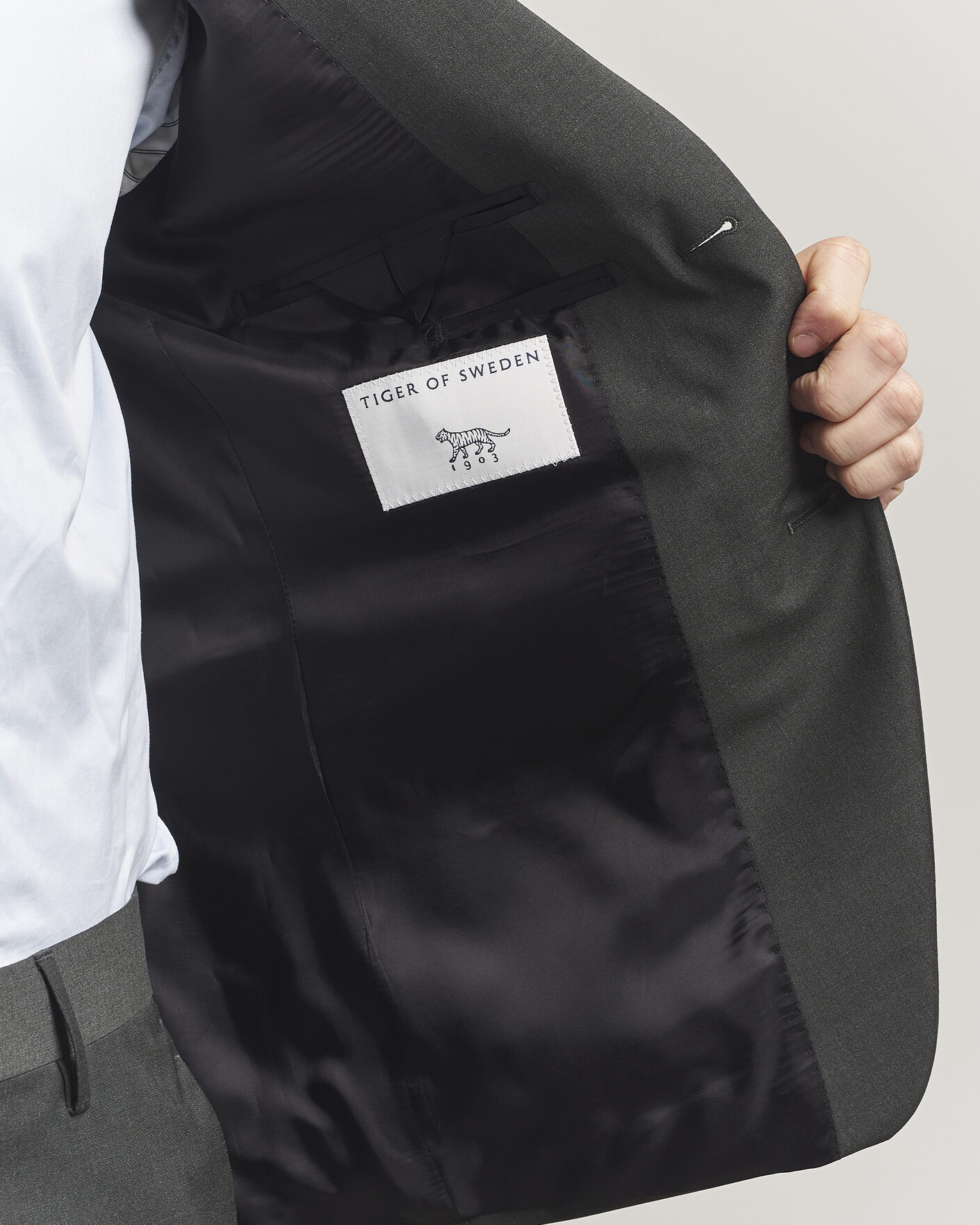 Mies | Pikkutakit | Tiger of Sweden | Jamie Wool Travel Suit Blazer Olive Extreme