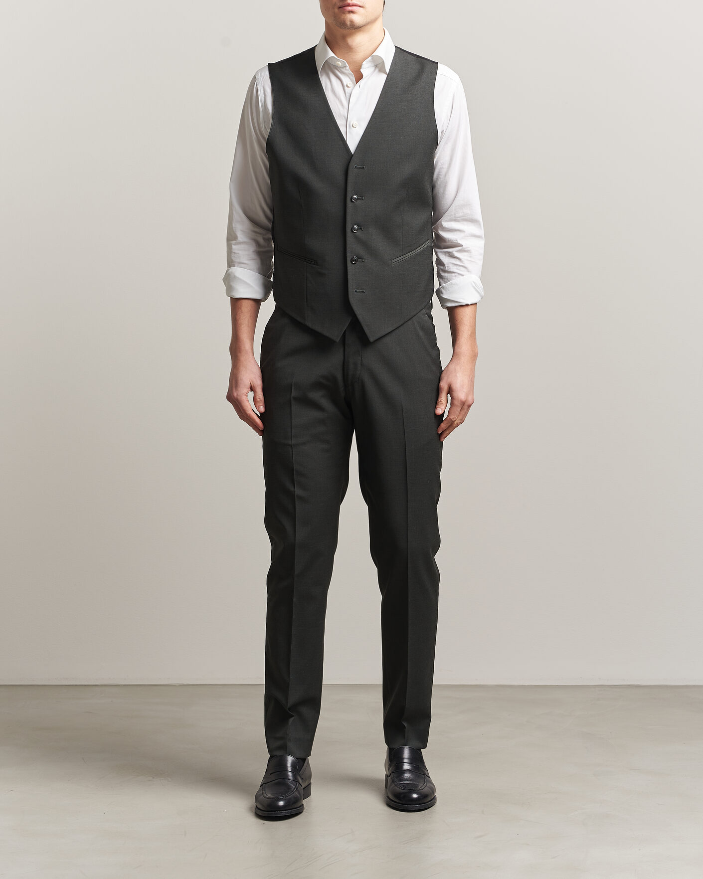 Mies | Pikkutakit | Tiger of Sweden | Wayde Wool Travel Waistcoat Olive Extreme