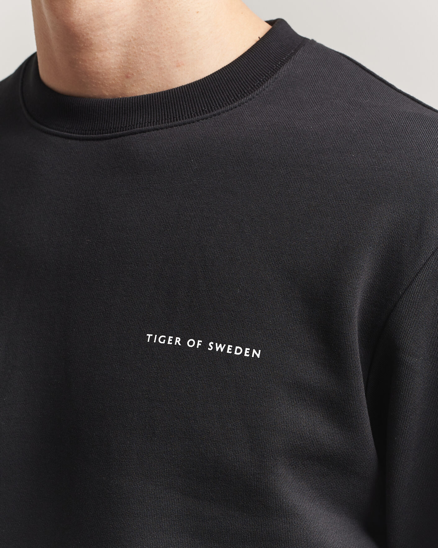 Mies | Puserot | Tiger of Sweden | Emerson Crew Neck Sweatshirt Black