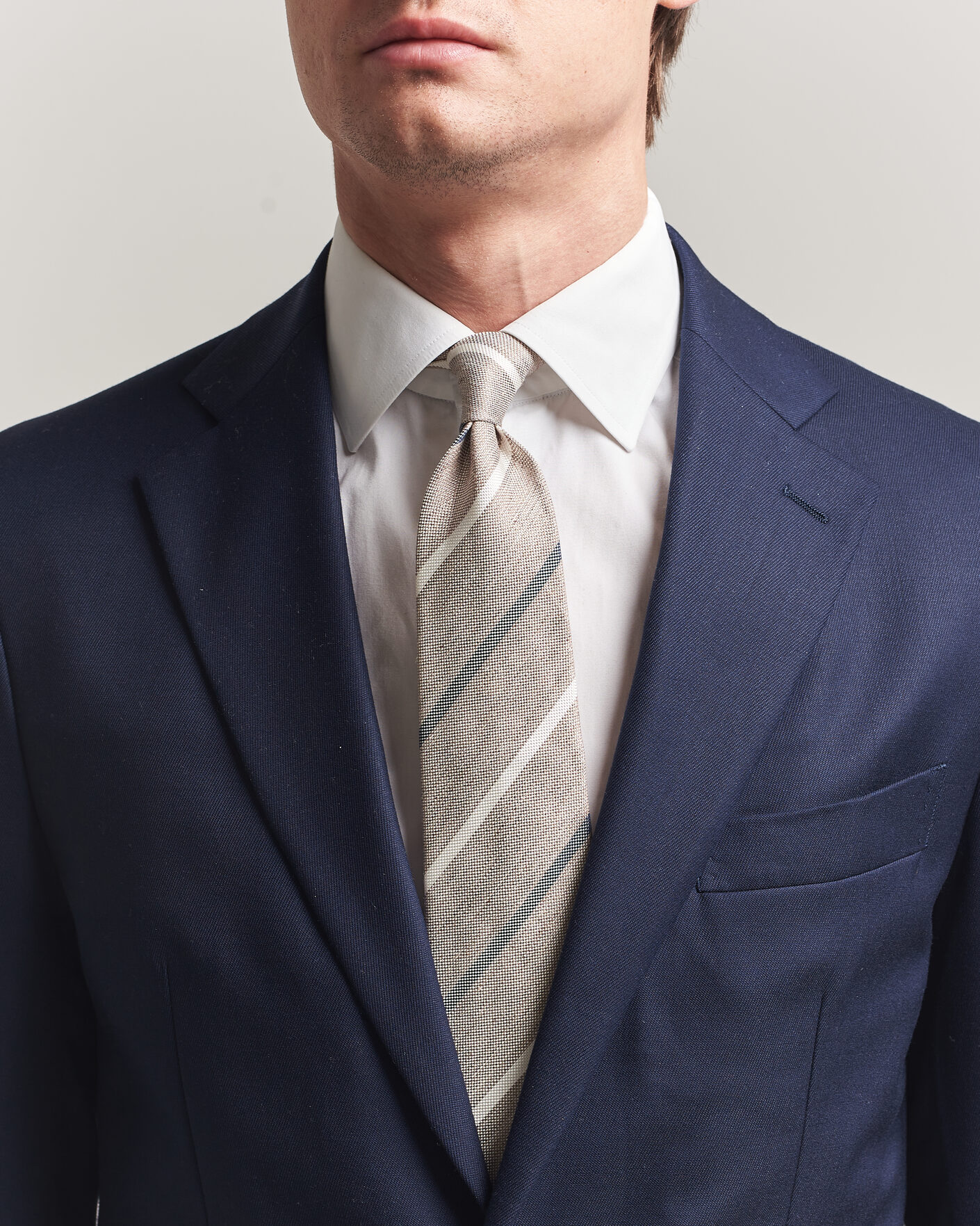 Mies | Solmiot | Amanda Christensen | Silk/Linen 8cm Striped Tie Brown