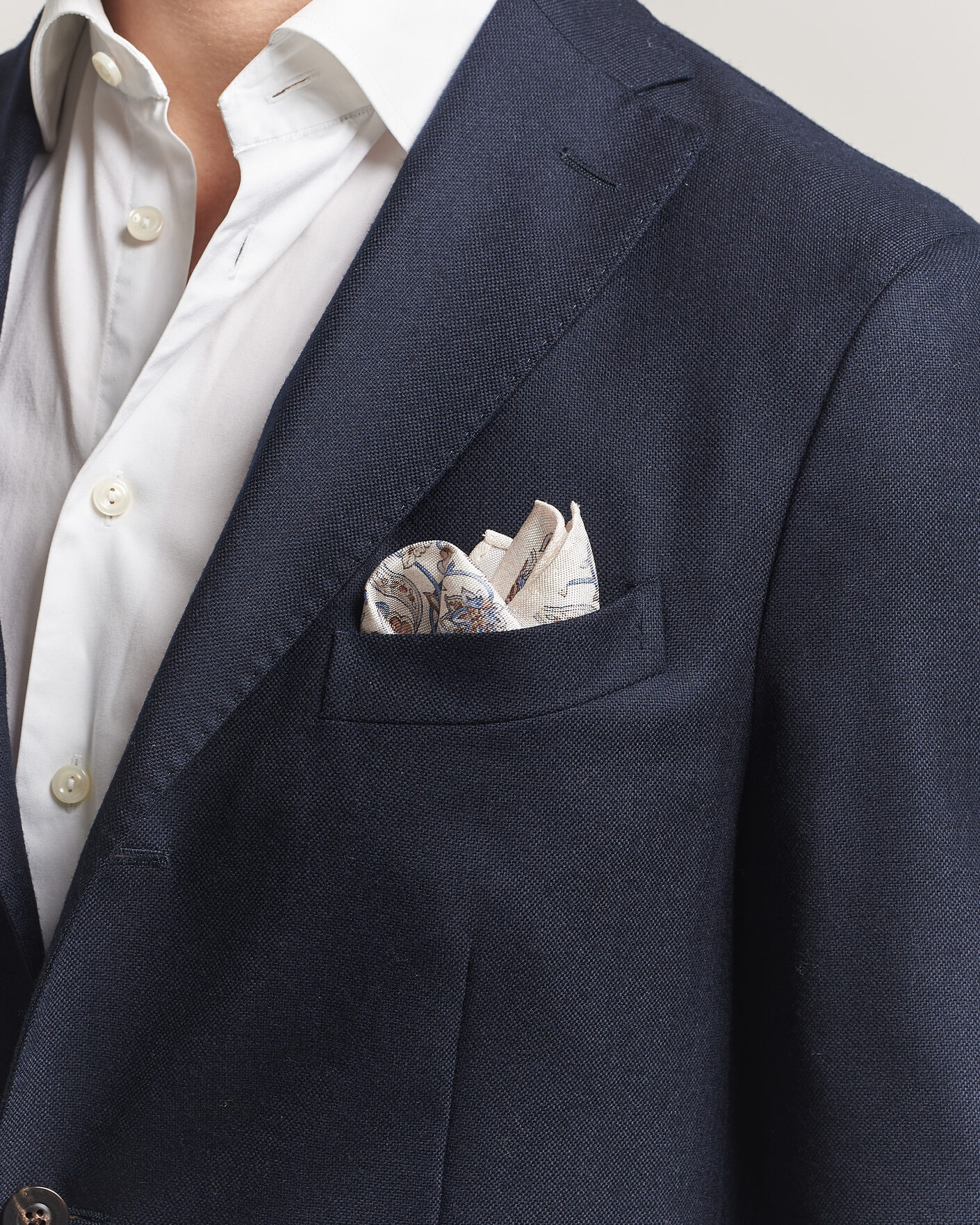 Mies | Taskuliinat | Amanda Christensen | Silk Oxford Large Flower Pocket Square Cream