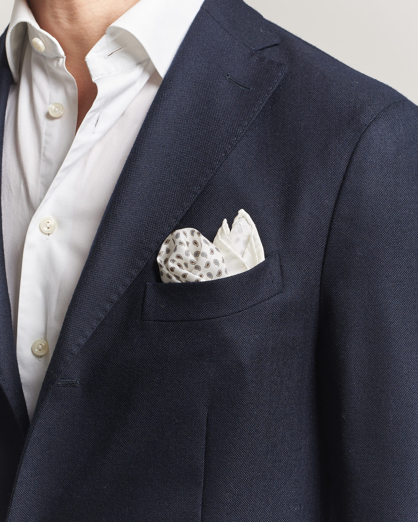 Mies | Taskuliinat | Amanda Christensen | Silk Oxford Pocket Square White