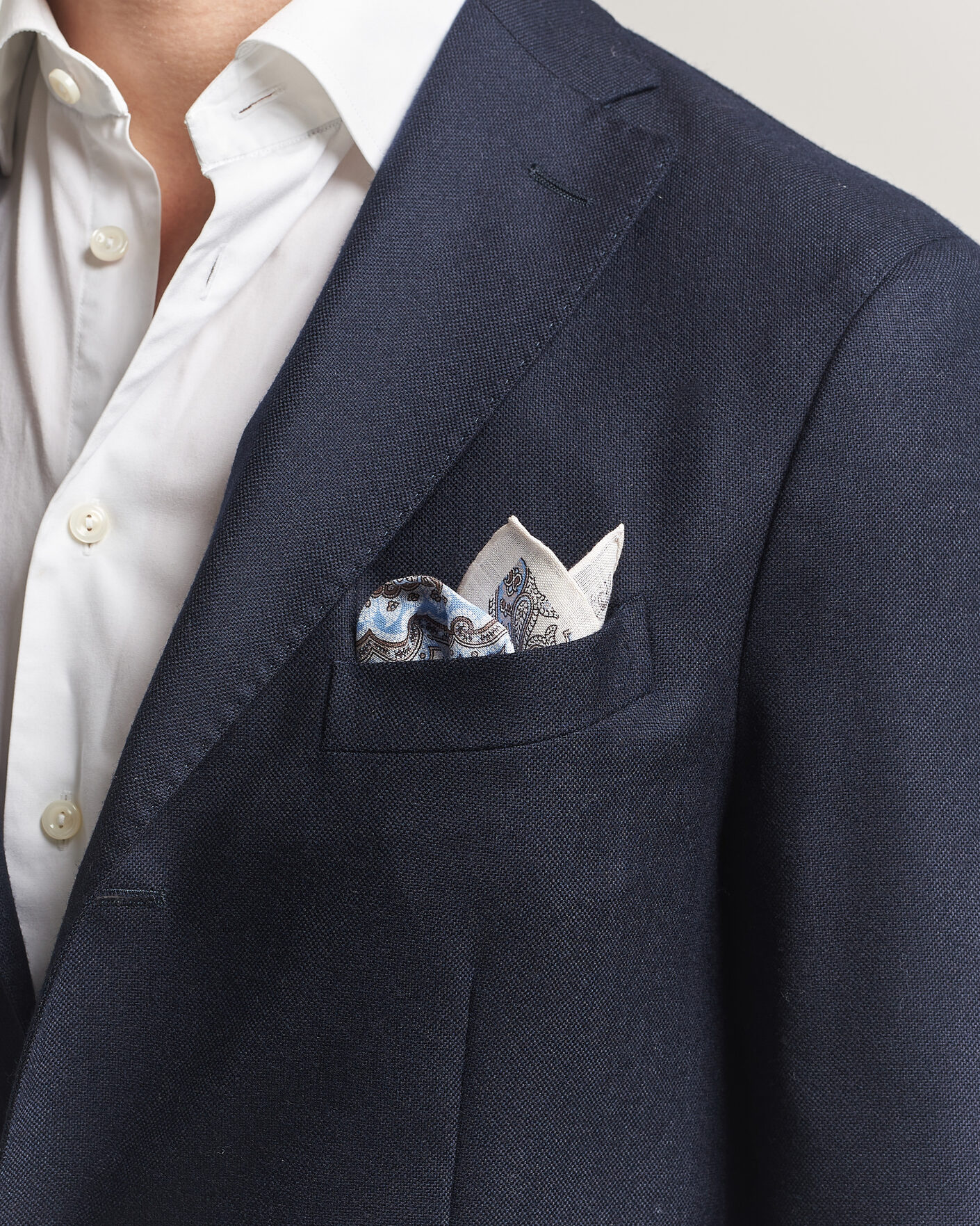 Mies | Taskuliinat | Amanda Christensen | Linen Large Paisley Pocket Square Cream