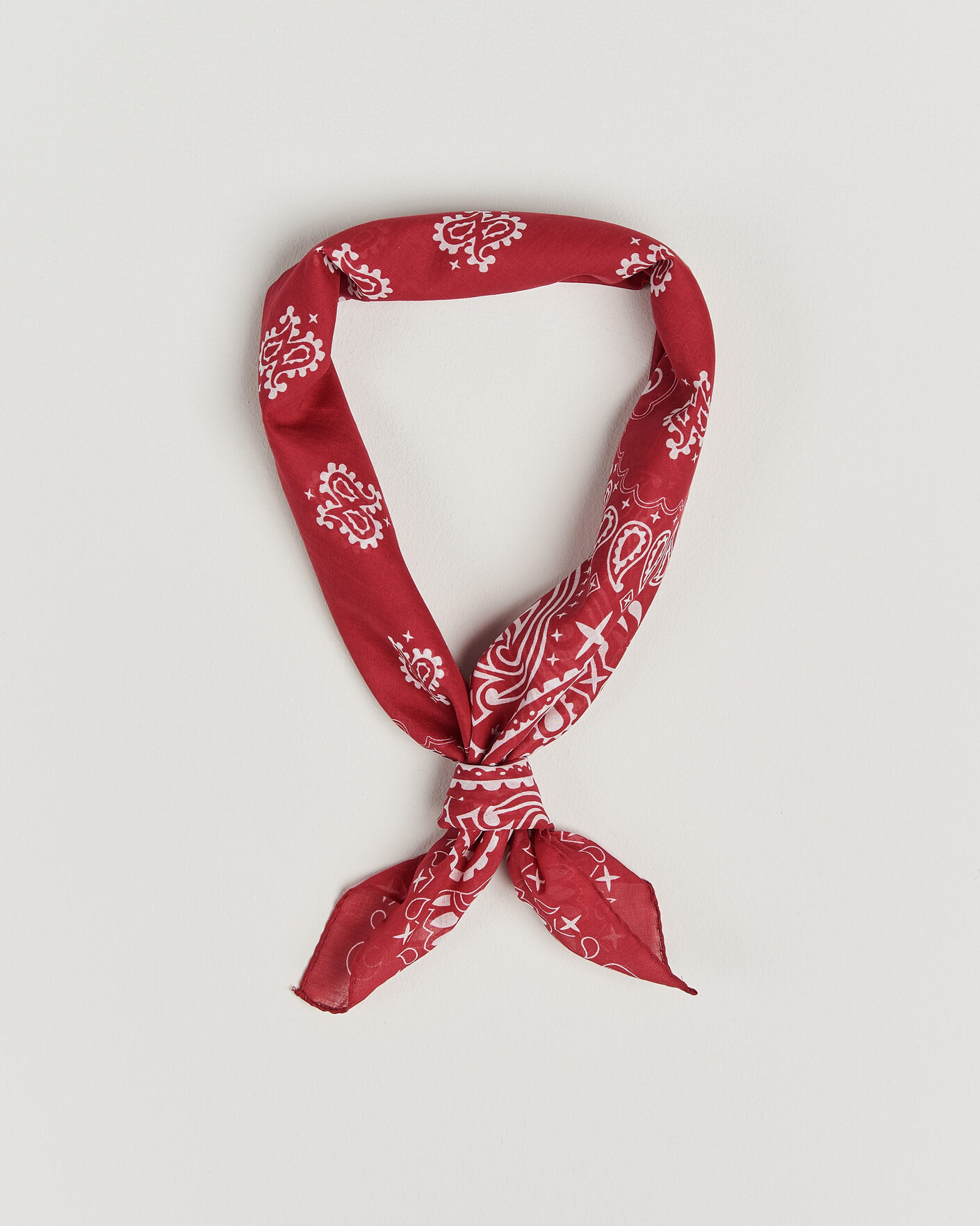Mies | Huivit | Amanda Christensen | Cotton Voilé Paisley Bandana Red