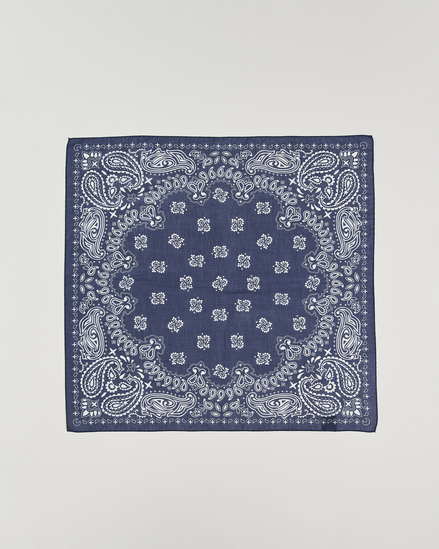 Mies | Huivit | Amanda Christensen | Cotton Voilé Paisley Bandana Navy