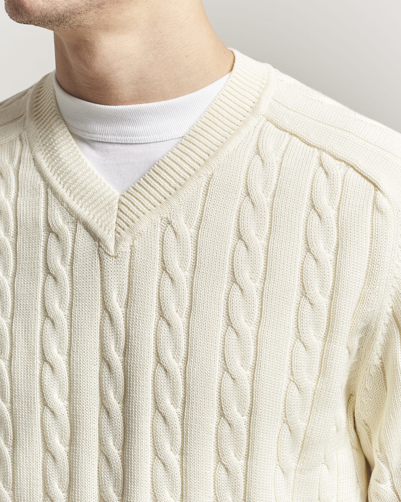 Mies | Puserot | Filippa K | Cotton Cable V-Neck Sweater Calico White