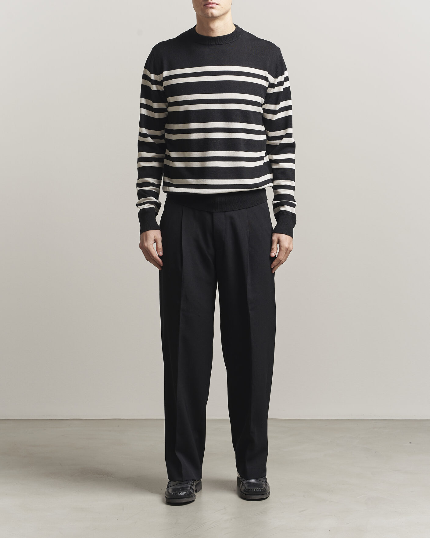 Mies | Puserot | Filippa K | Merino Knitted Striped Sweater Black/White