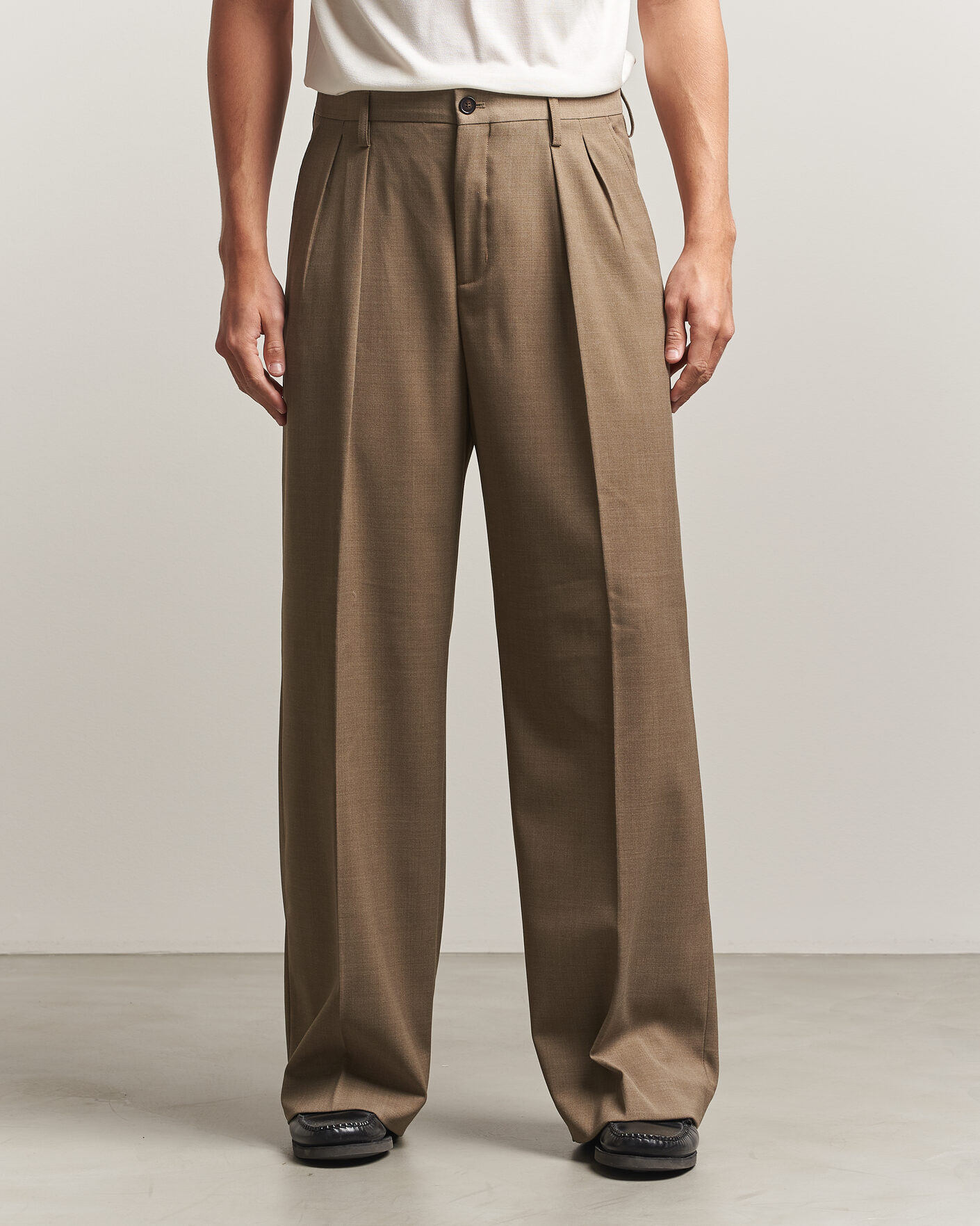 Mies | Housut | Filippa K | Milo Wide Wool Trousers Light Driftwood