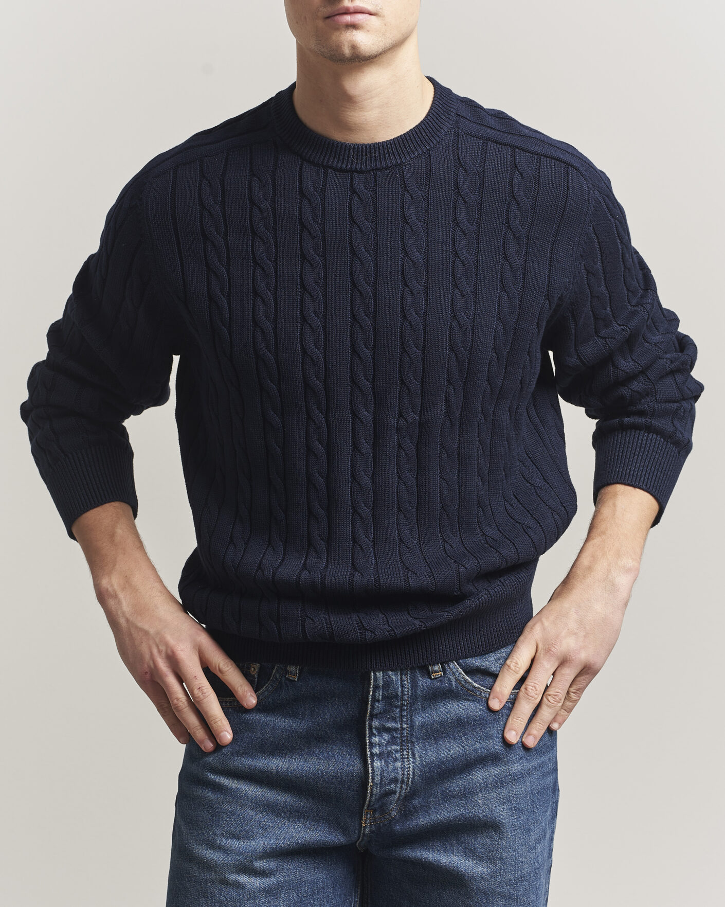 Mies | Puserot | Filippa K | Cotton Cable Crew Neck Sweater Navy
