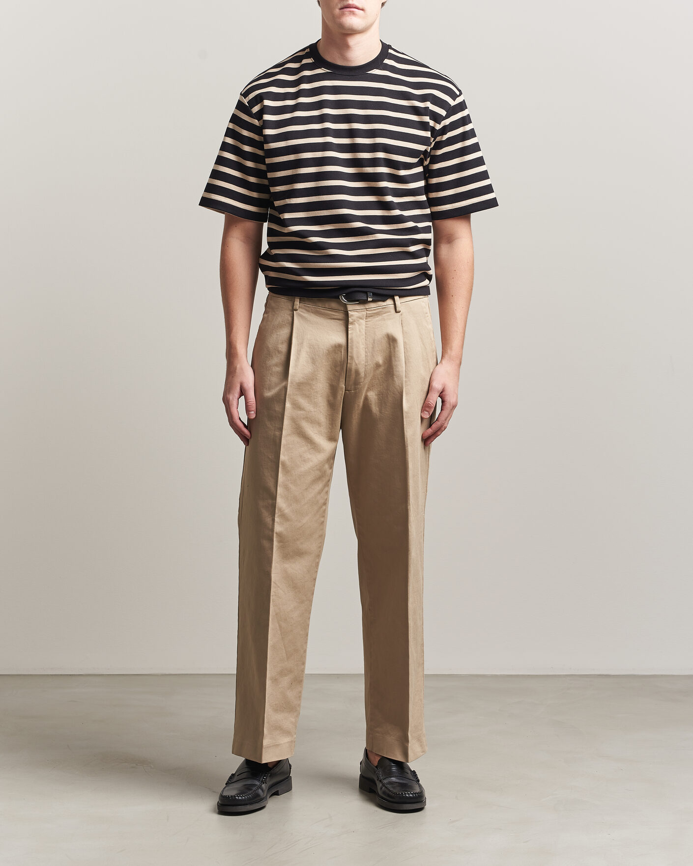 Mies | T-paidat | Filippa K | Striped Crew Neck T-Shirt Black/Pearl