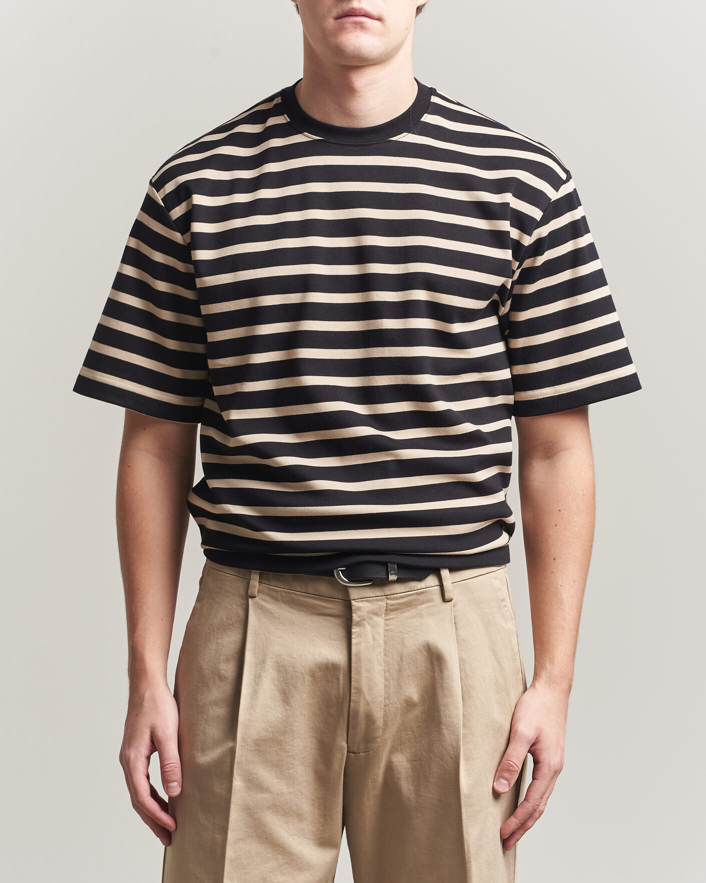 Mies | T-paidat | Filippa K | Striped Crew Neck T-Shirt Black/Pearl