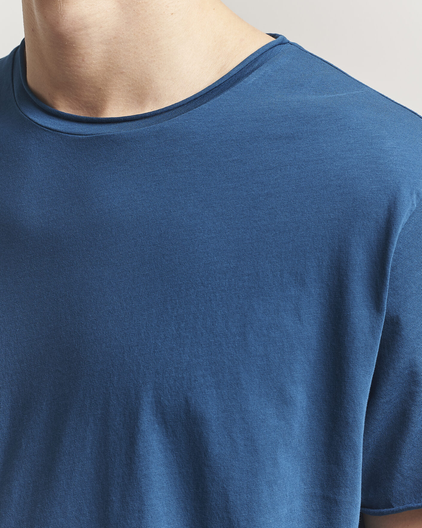 Mies | T-paidat | Filippa K | Roll Neck Crew Neck T-Shirt Night Teal