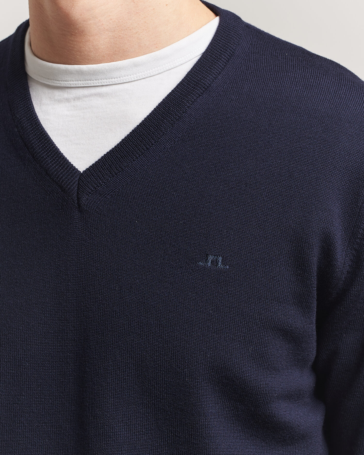 Mies | Puserot | J.Lindeberg | Lymann Merino V-Neck Pullover JL Navy
