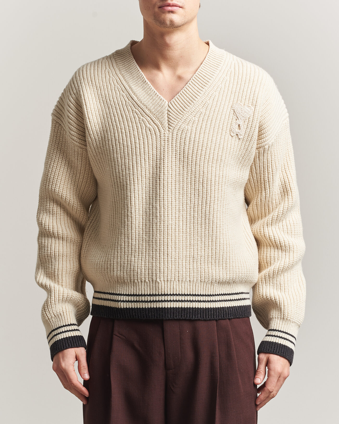 Mies | Puserot | AMI | Wool/Cotton Ribbed V-Neck Creme