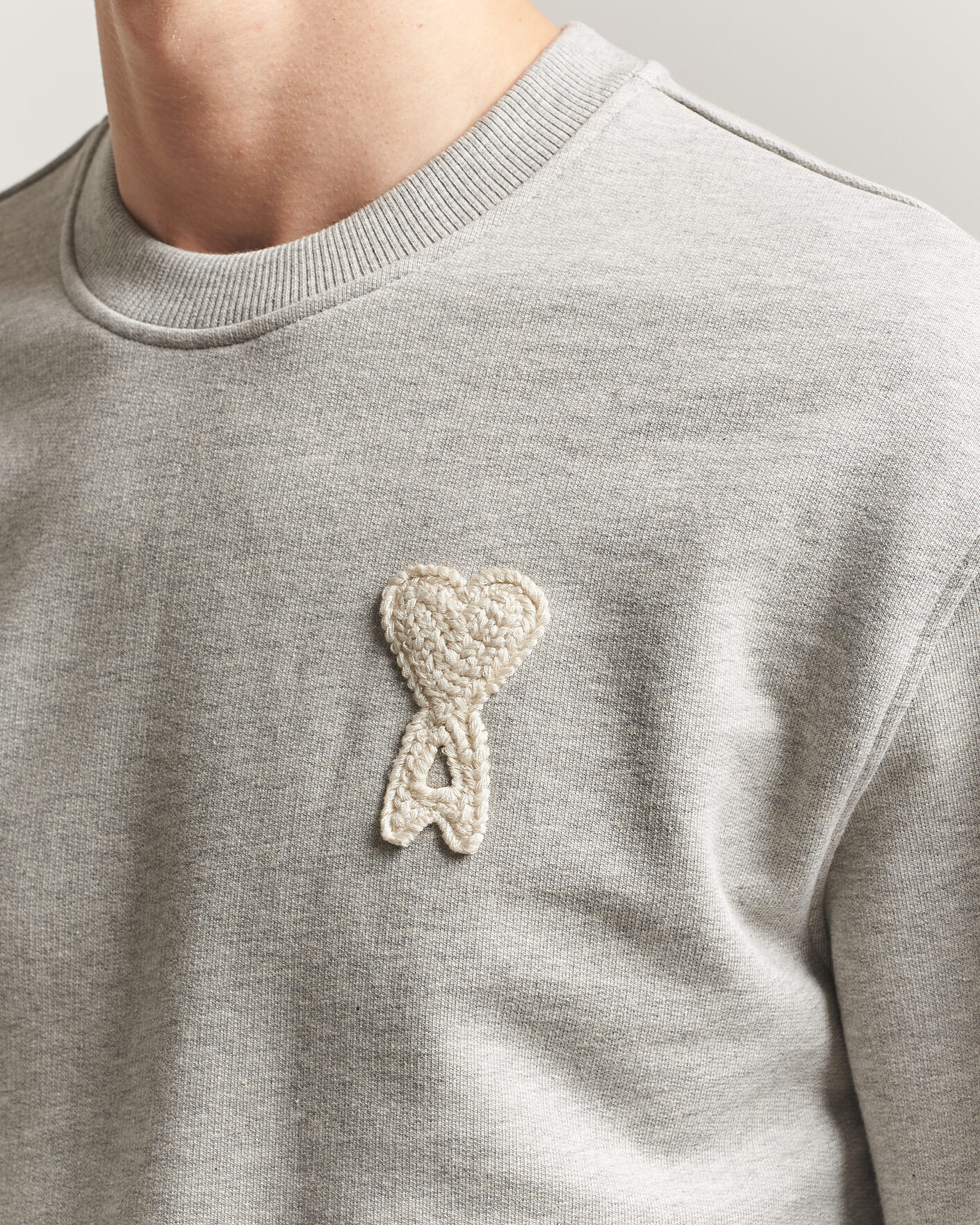Mies | Puserot | AMI | Knitted Heart Logo Sweatshirt Grey Melange