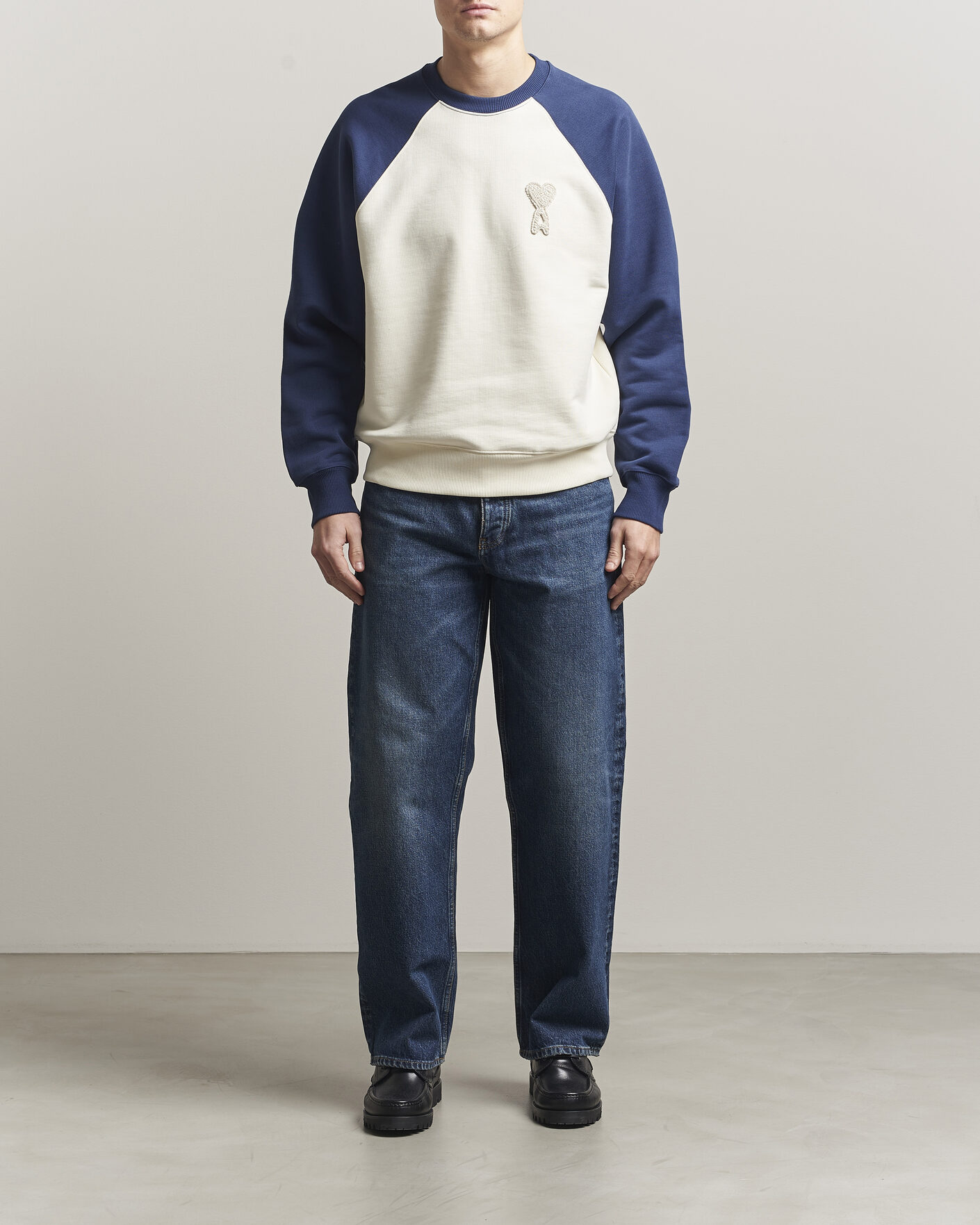 Mies | Puserot | AMI | Knitted Heart Logo Sweatshirt Creme/Navy