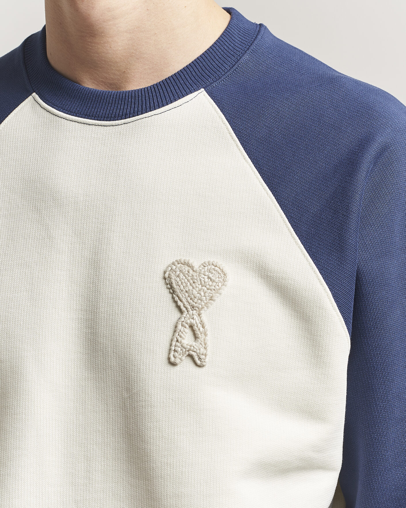 Mies | Puserot | AMI | Knitted Heart Logo Sweatshirt Creme/Navy
