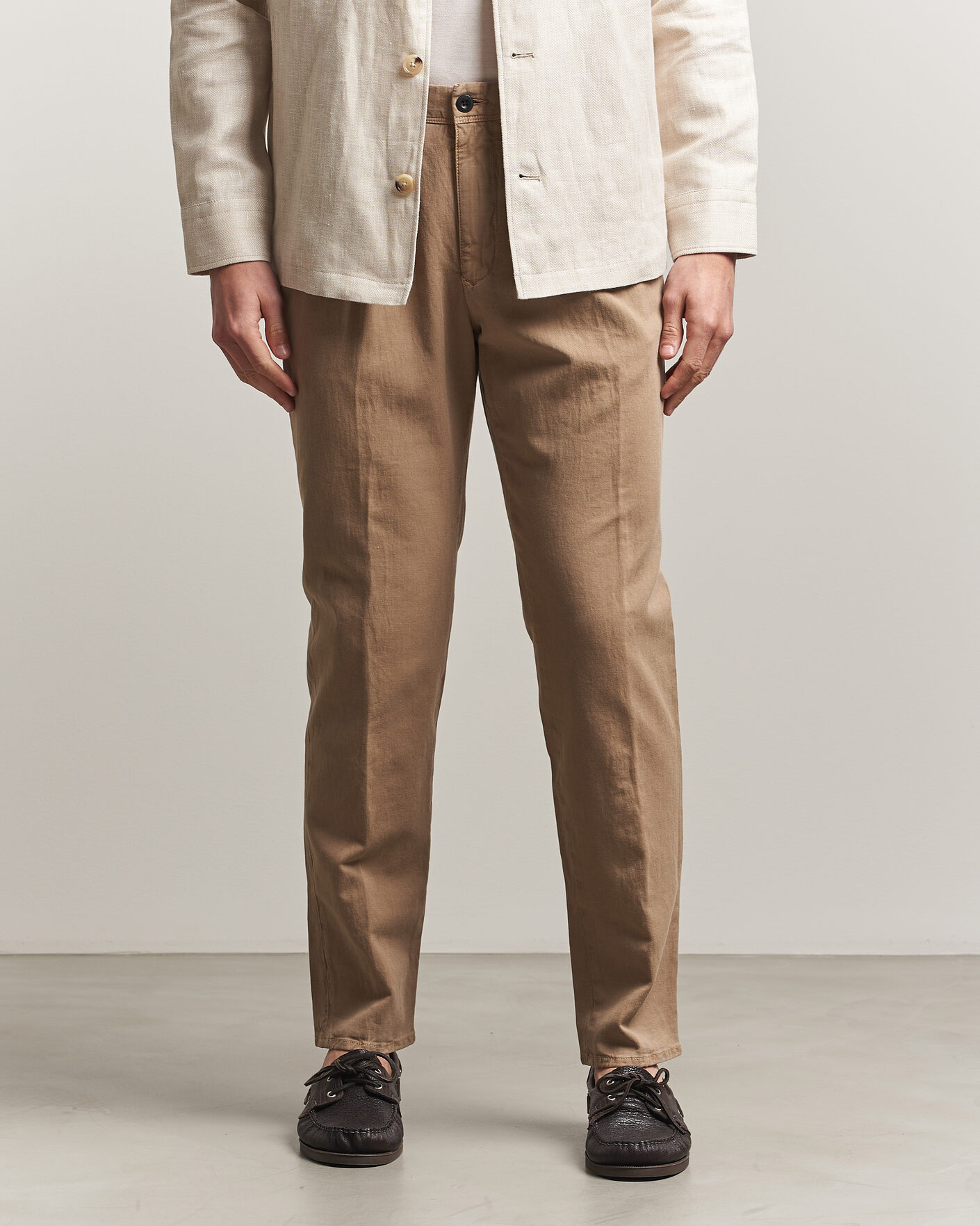 Mies | Housut | Incotex | Tapered Fit Pleated Linen Slacks Brown