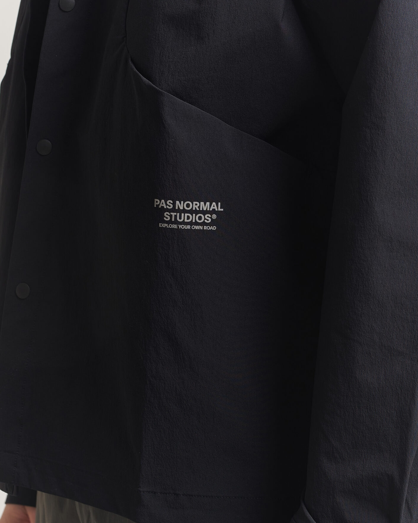 Mies | Kauluspaidat | Pas Normal Studios | Off Race Tech Overshirt Black
