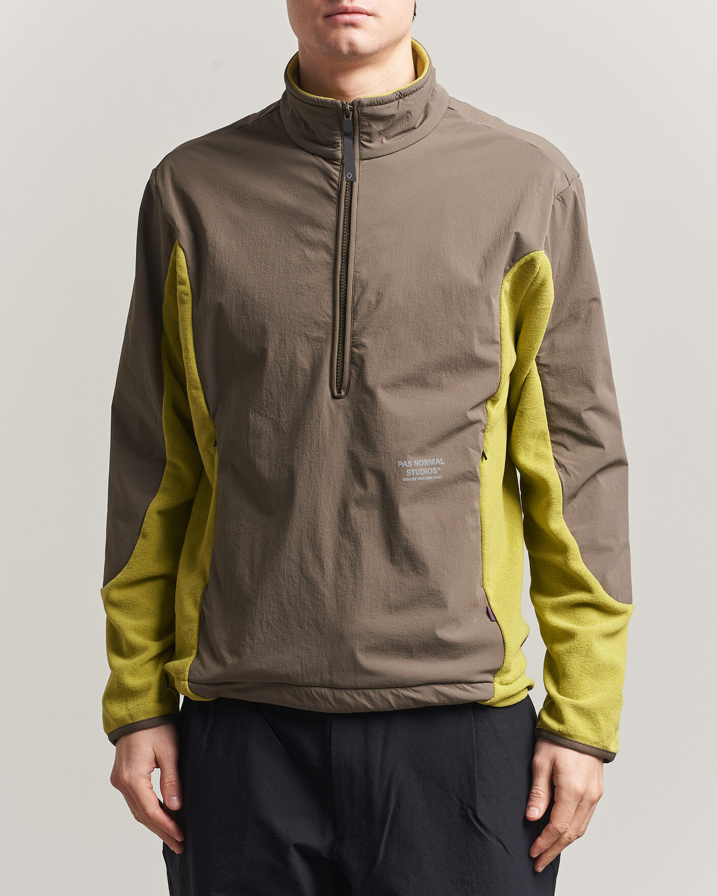 Mies | Takit | Pas Normal Studios | Off Race Light Fleece Half Zip Moss Green