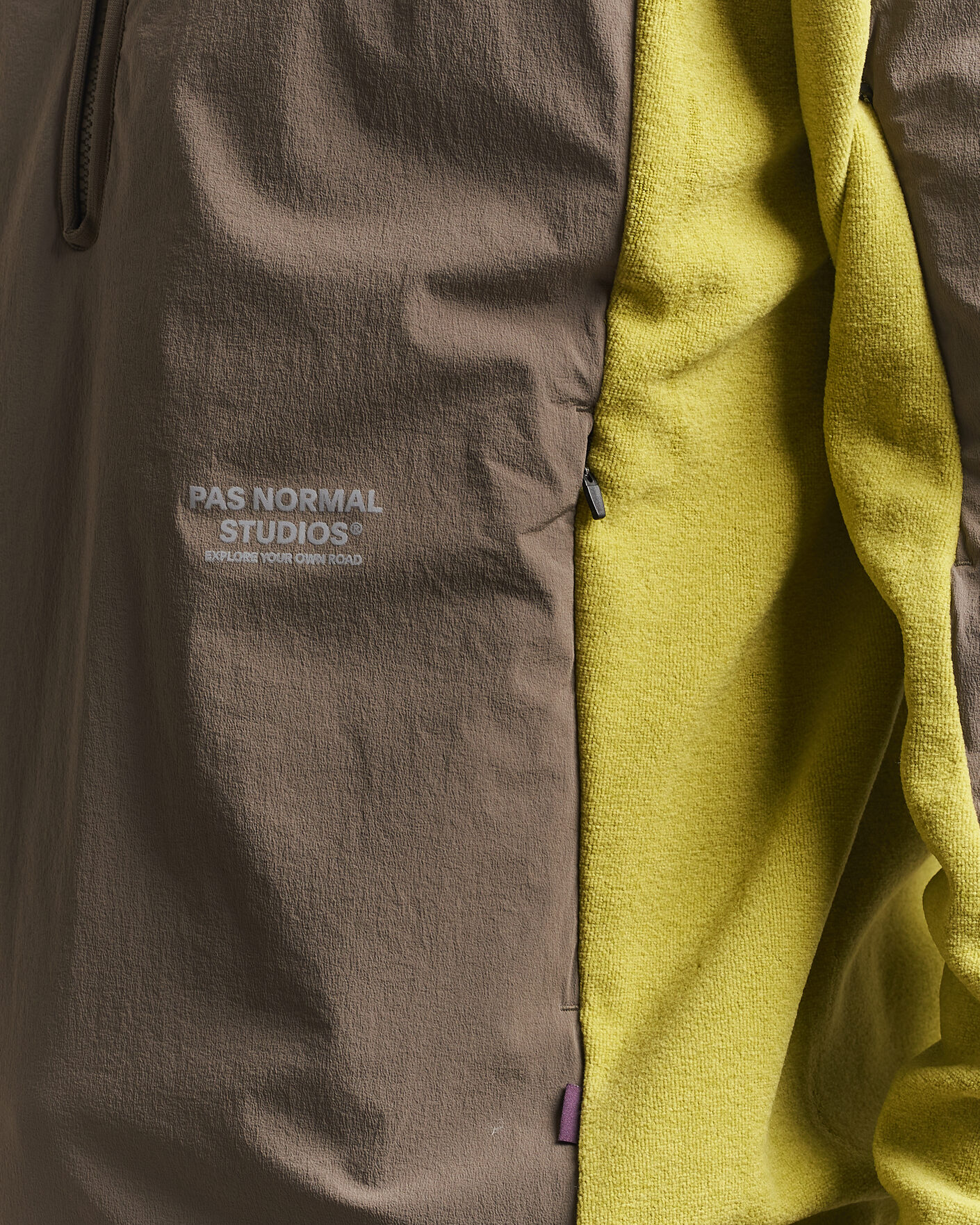 Mies | Takit | Pas Normal Studios | Off Race Light Fleece Half Zip Moss Green