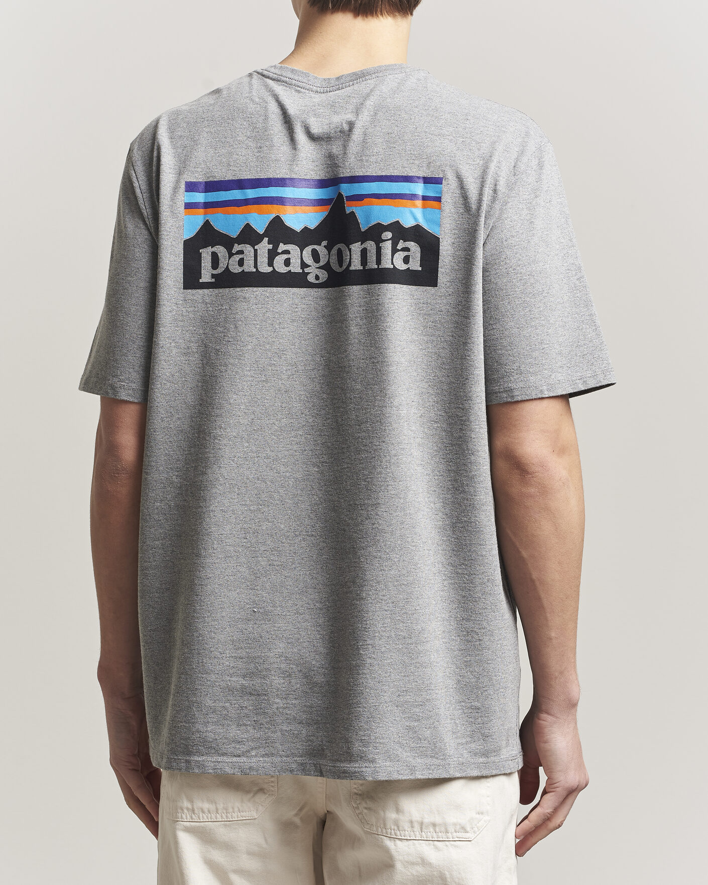 Mies | T-paidat | Patagonia | P-6 Logo T-Shirt Gravel Heather