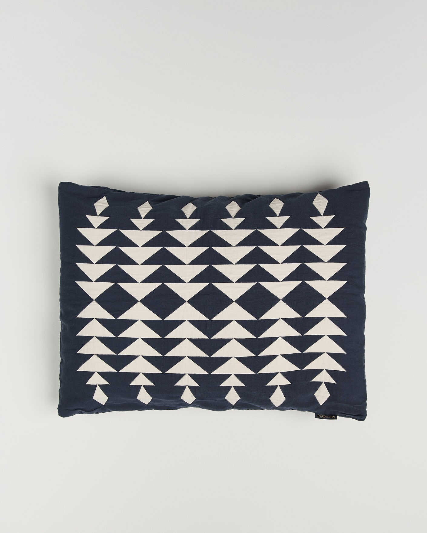 Mies | Kotiin | Pendleton | Organic Cotton Matelasse Pillow Midnight Nova