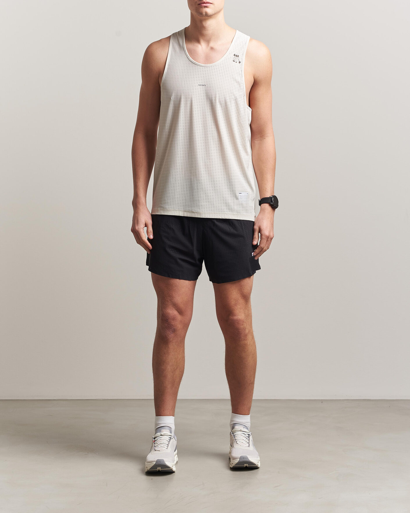Mies | T-paidat | Satisfy | Space-O Singlet Chalk