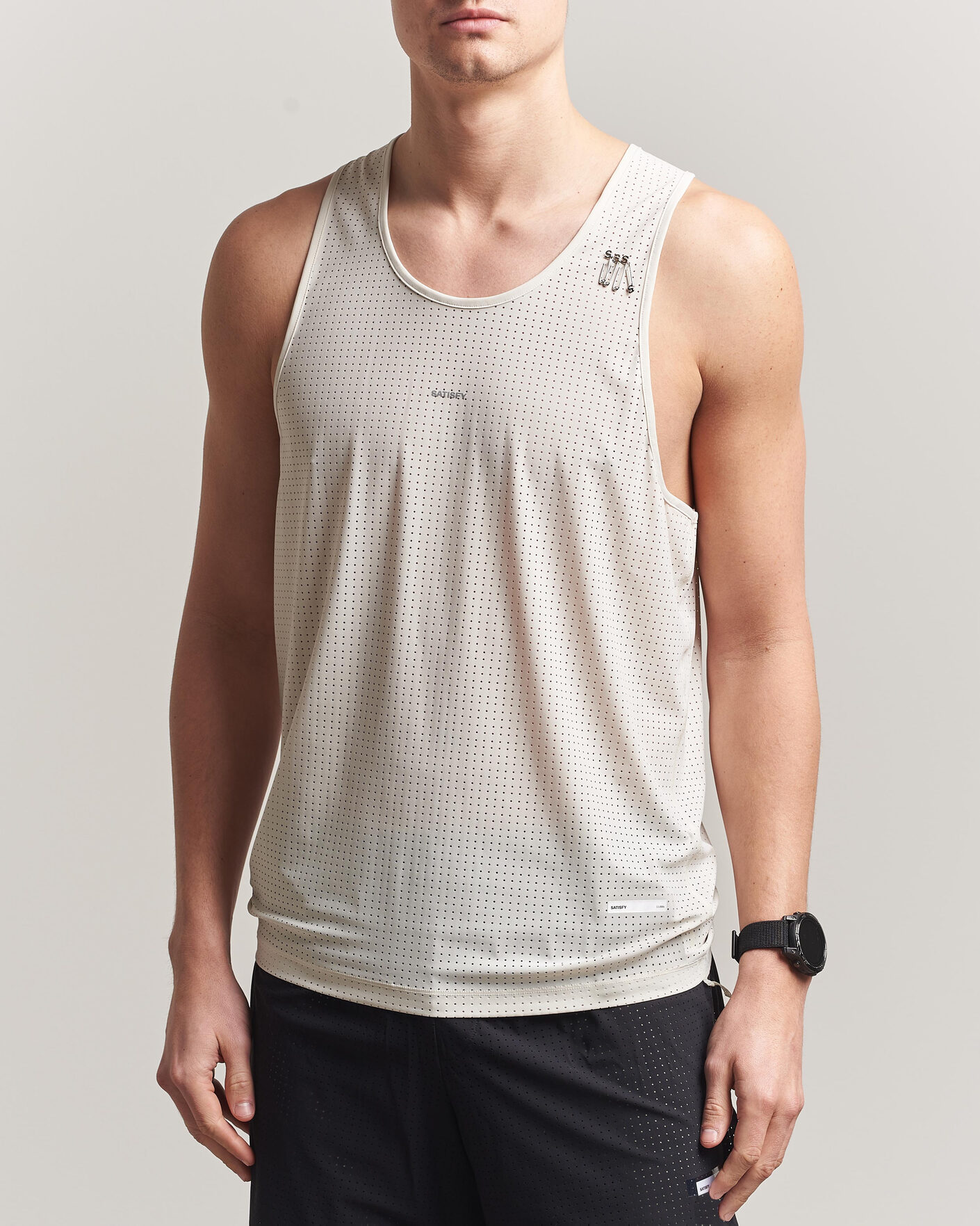 Mies | T-paidat | Satisfy | Space-O Singlet Chalk
