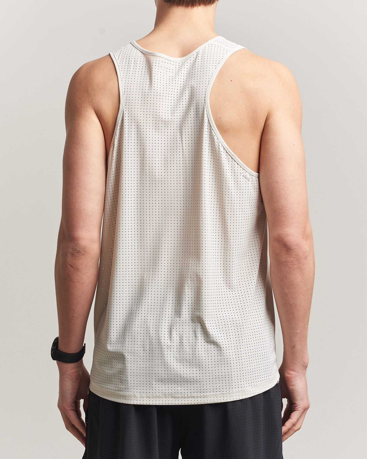 Mies | T-paidat | Satisfy | Space-O Singlet Chalk