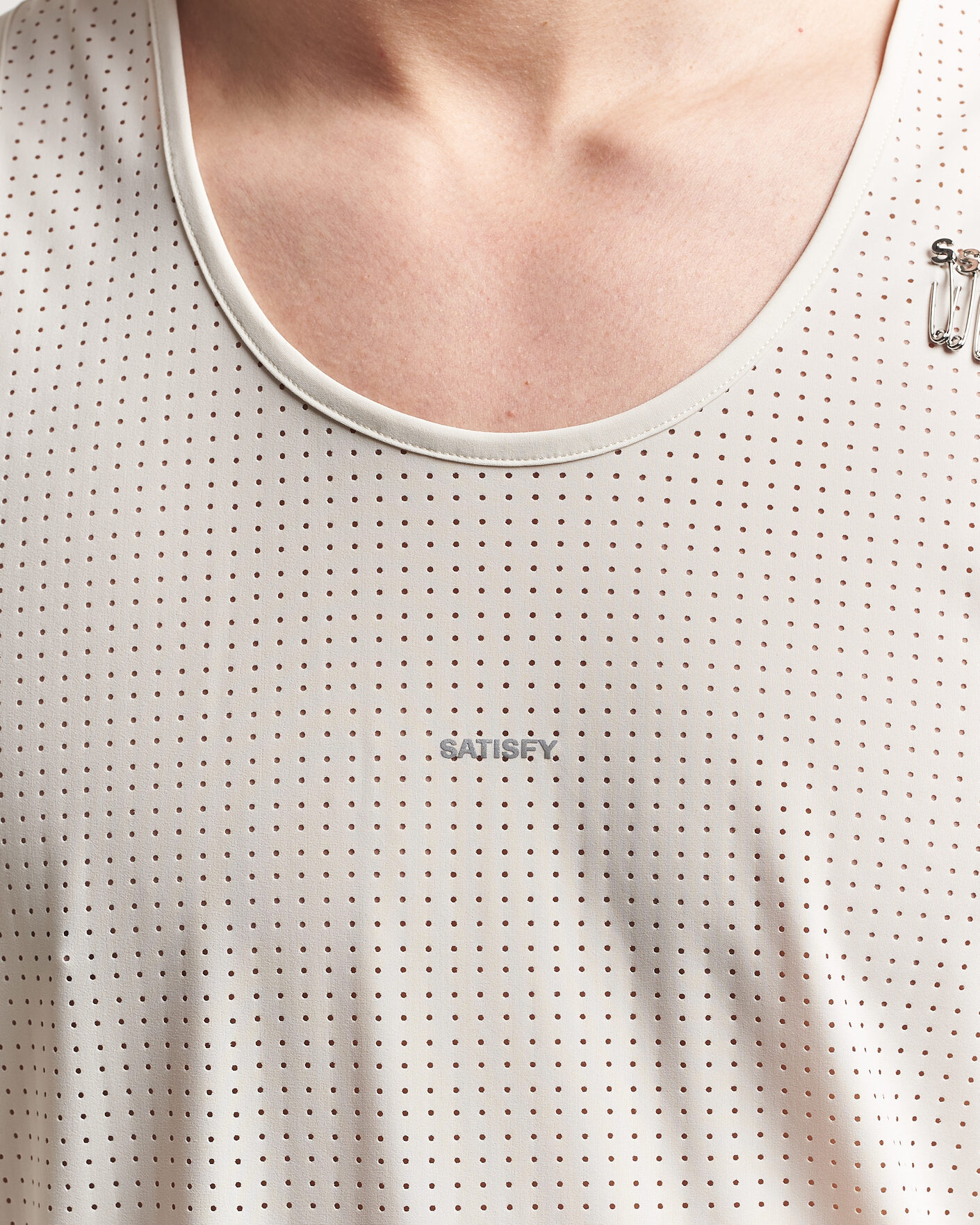 Mies | T-paidat | Satisfy | Space-O Singlet Chalk