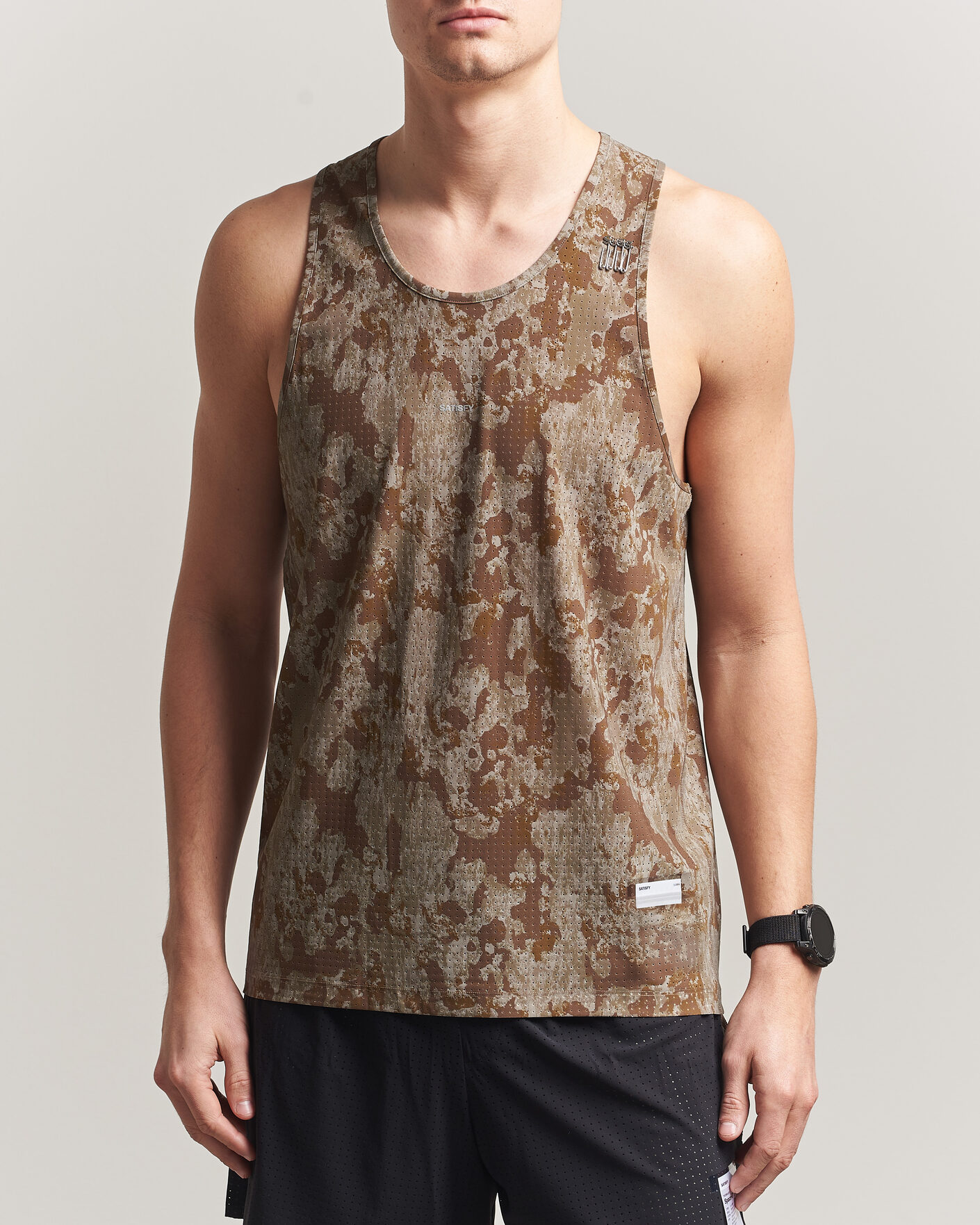 Mies | T-paidat | Satisfy | Space-O Singlet Camo