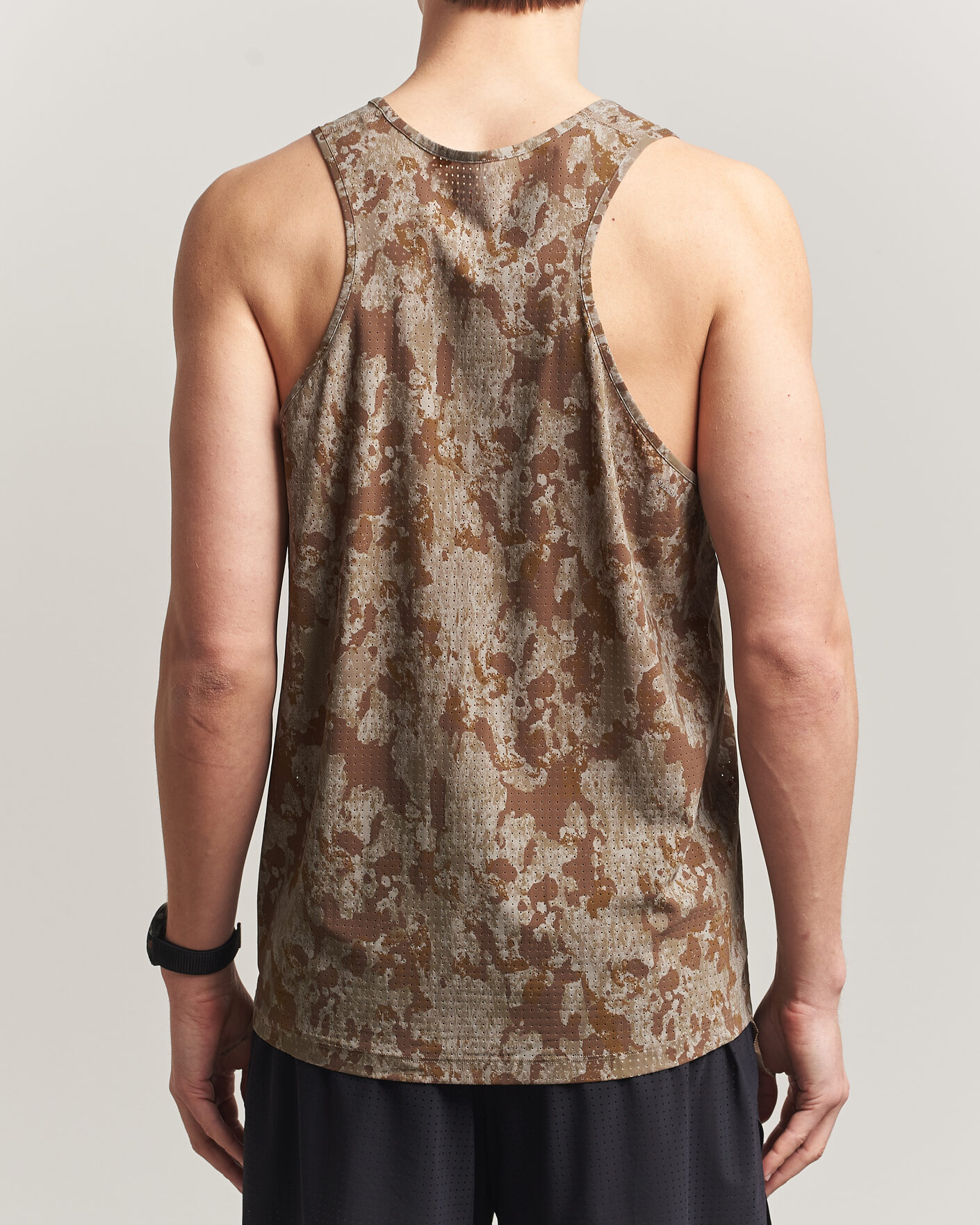 Mies | T-paidat | Satisfy | Space-O Singlet Camo