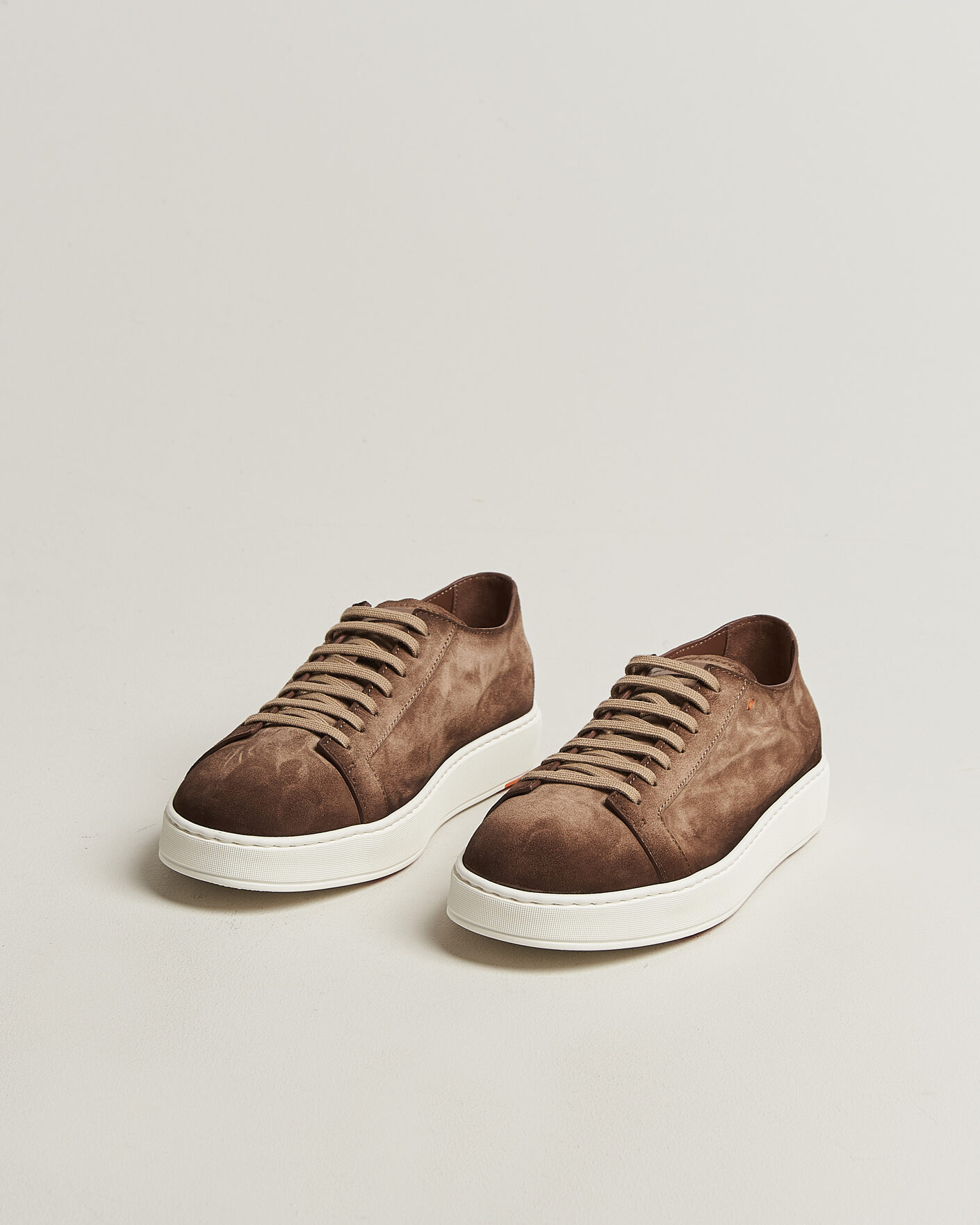 Mies | Tennarit | Santoni | Cleanic Silk Suede Sneakers Dark Brown