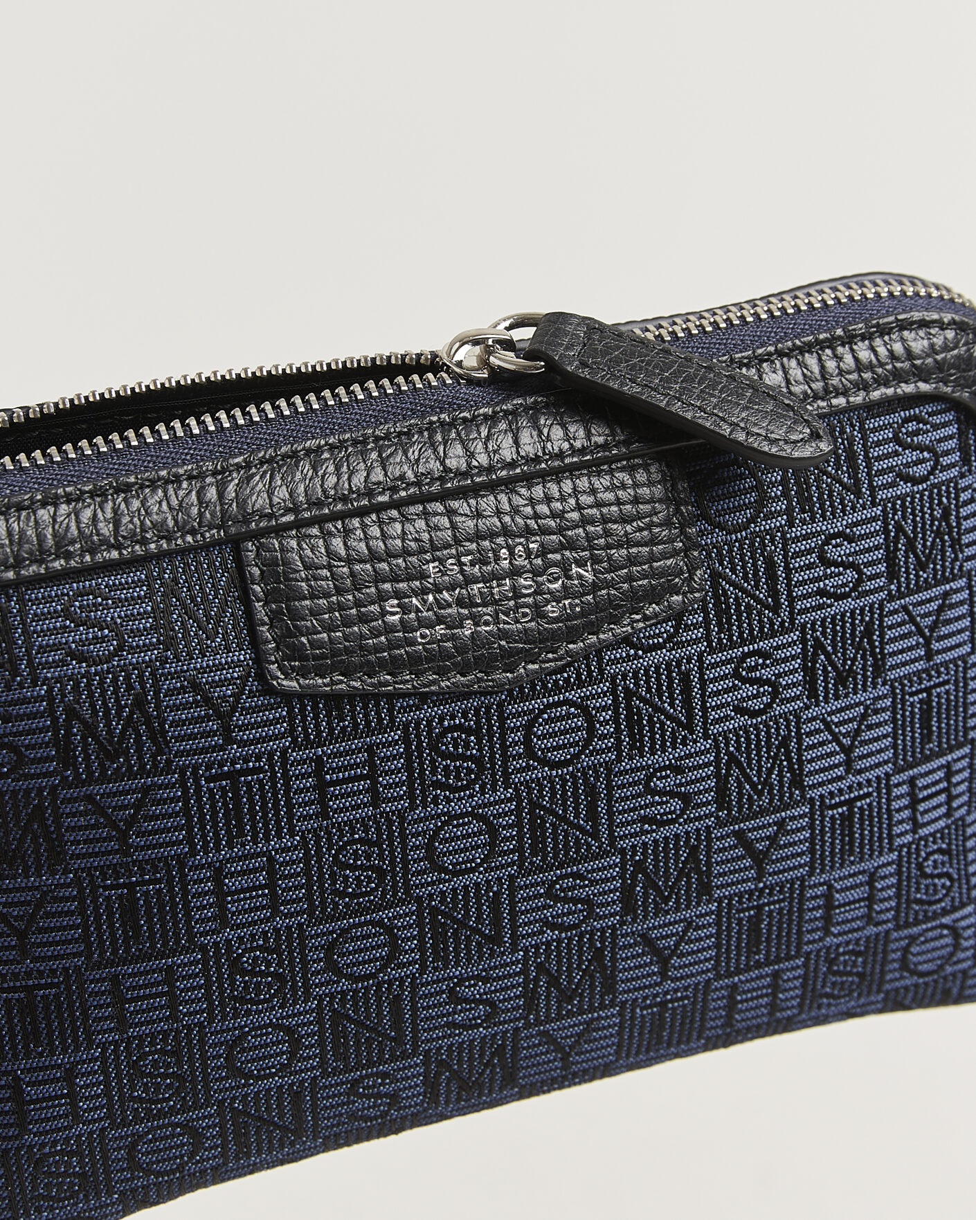 Mies | Laukut | Smythson | Canvas Stamp Small Travel Pouch Navy