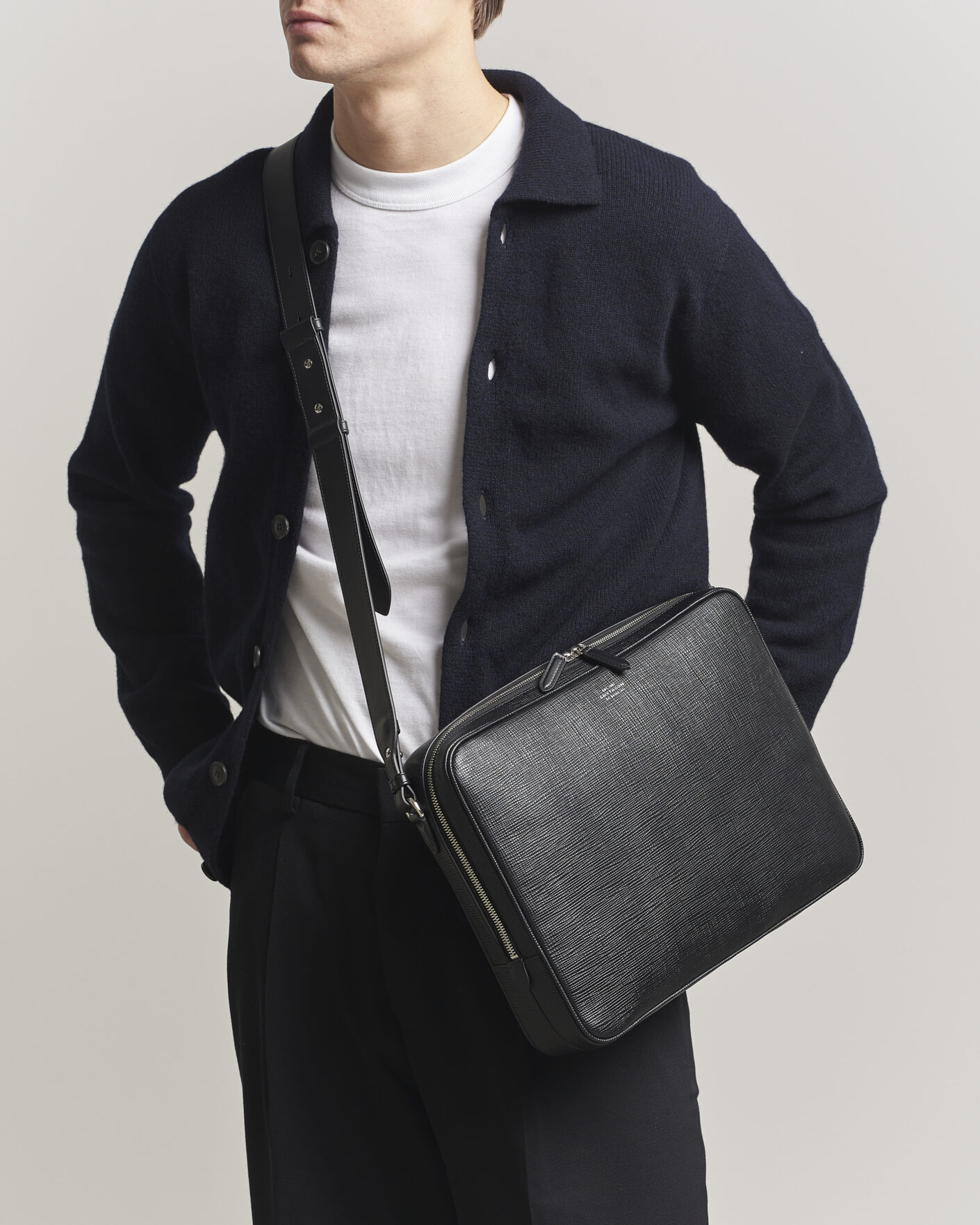 Mies | Laukut | Smythson | Panama Slim Messenger Bag Black