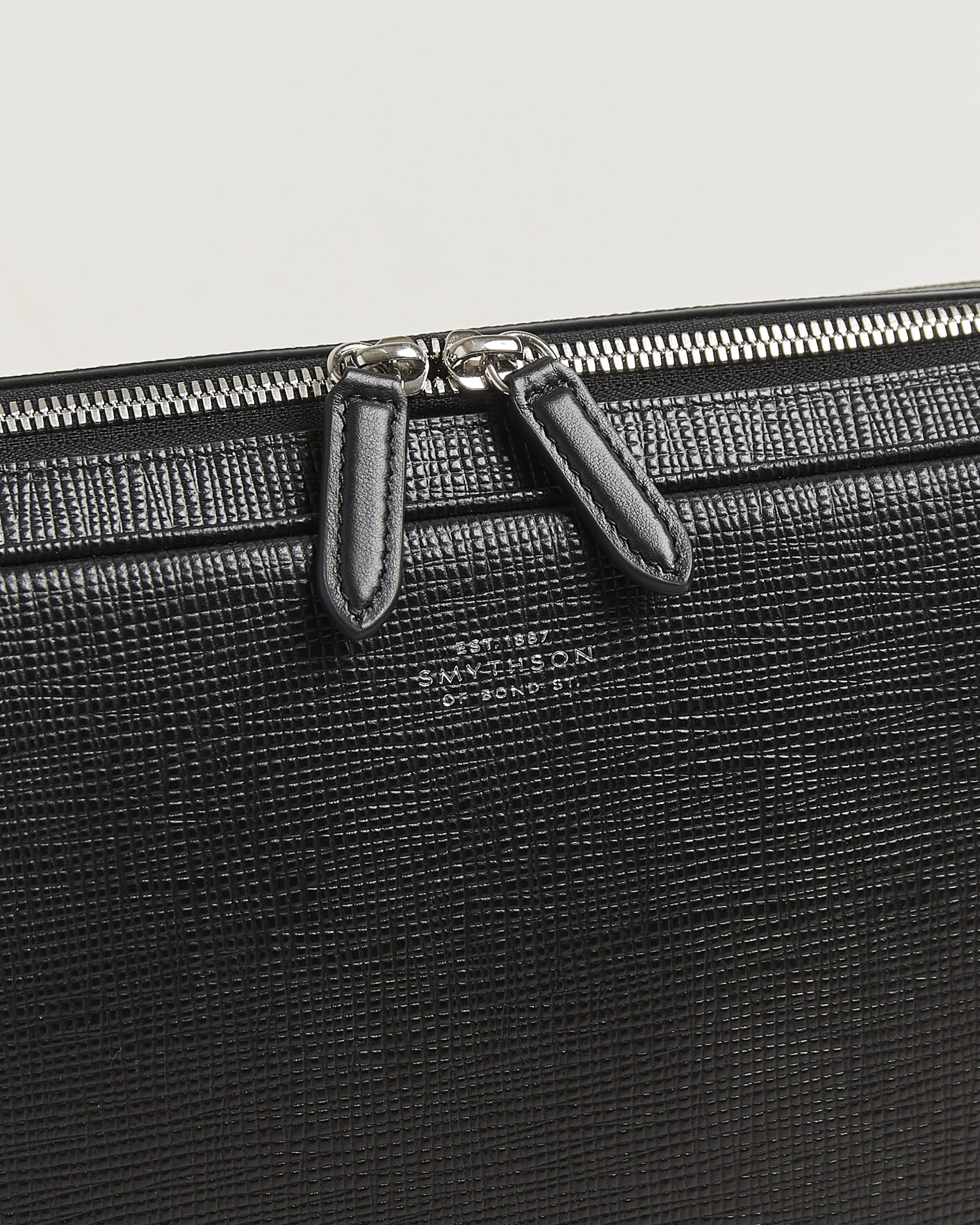 Mies | Laukut | Smythson | Panama Slim Messenger Bag Black