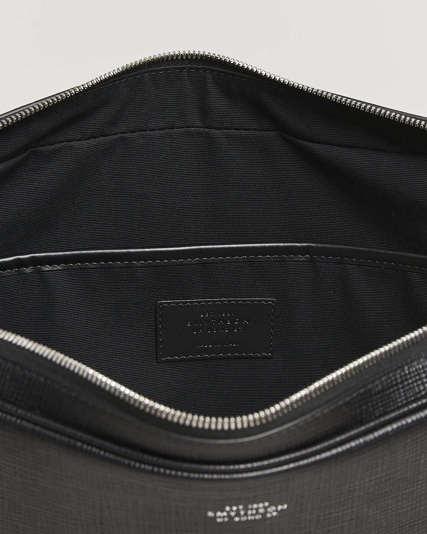 Mies | Laukut | Smythson | Panama Slim Messenger Bag Black