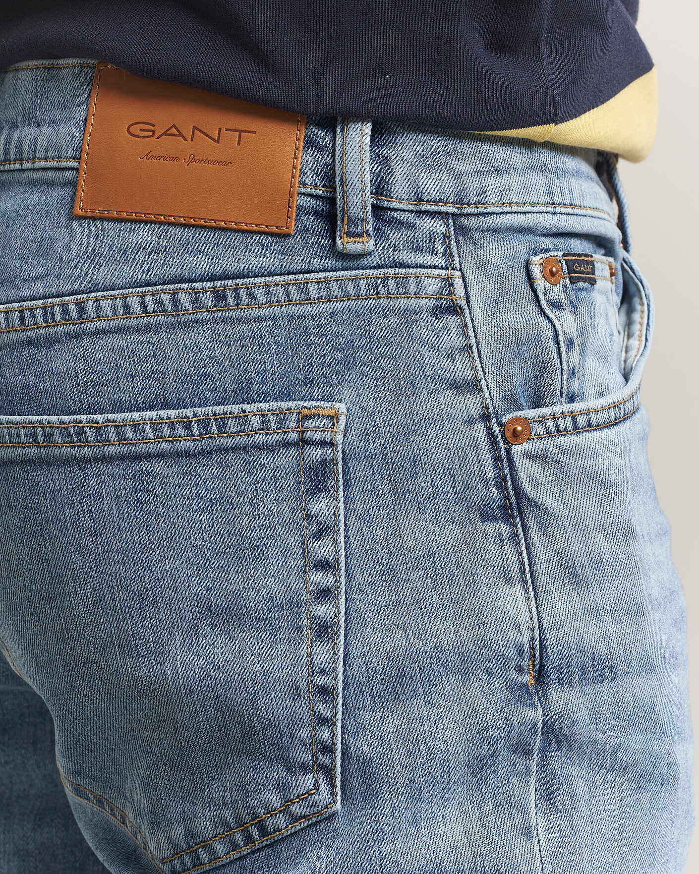 Mies | Farkut | GANT | Regular Fit Jeans Semi Light Blue Worn In