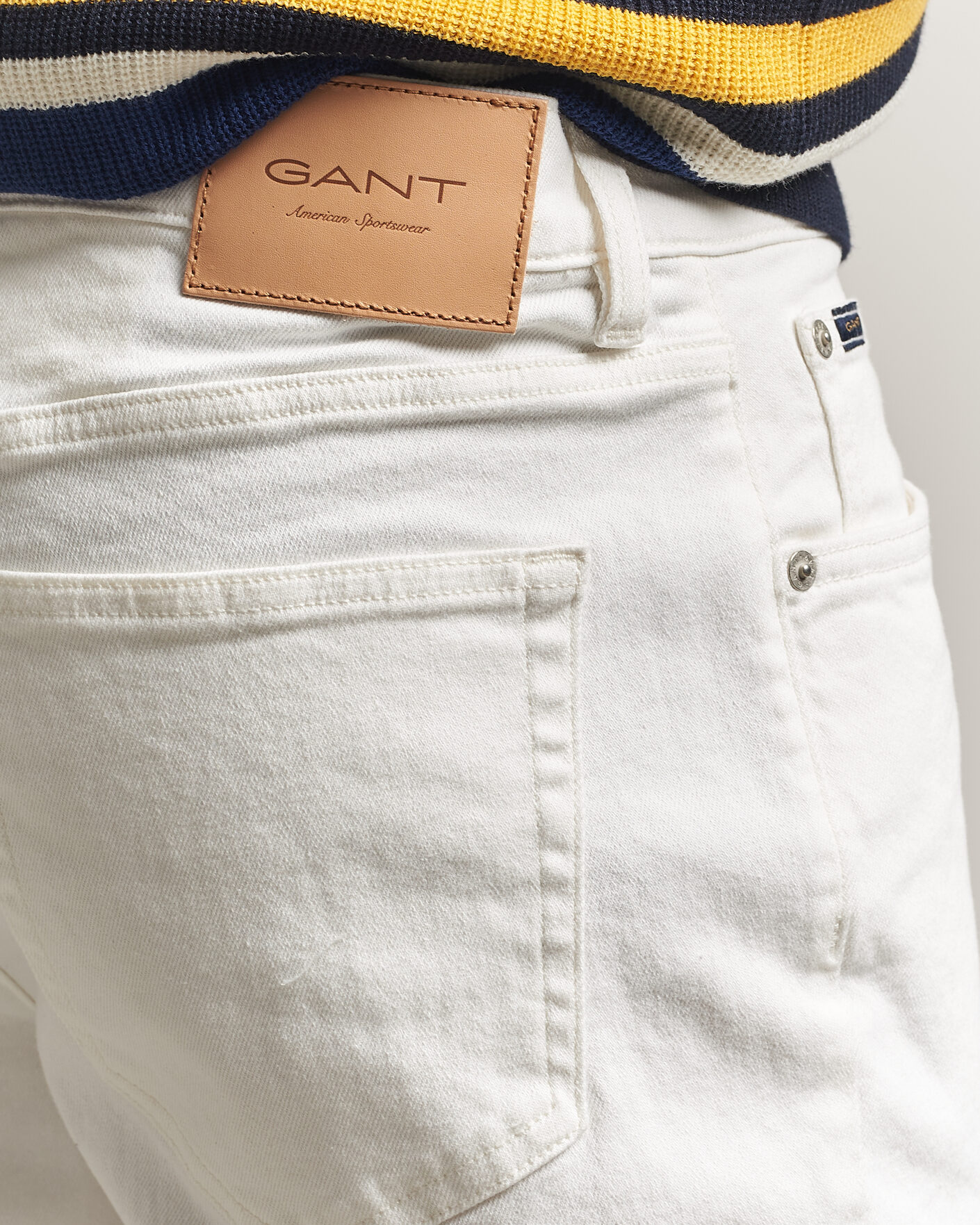 Mies | Farkut | GANT | Regular Fit Jeans Eggshell