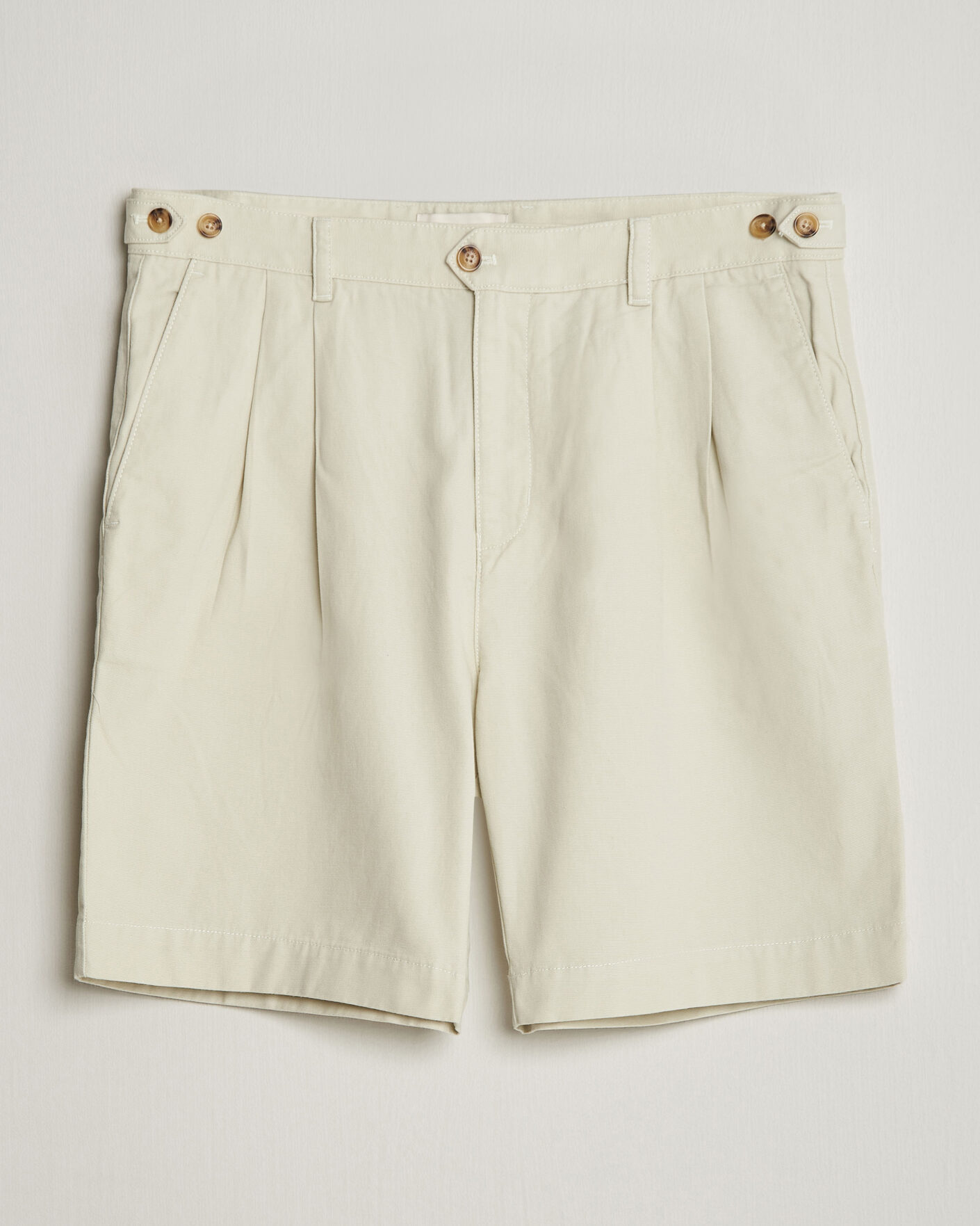Mies | Shortsit | Gant | Relaxed Light Canvas Pleated Shorts Sand