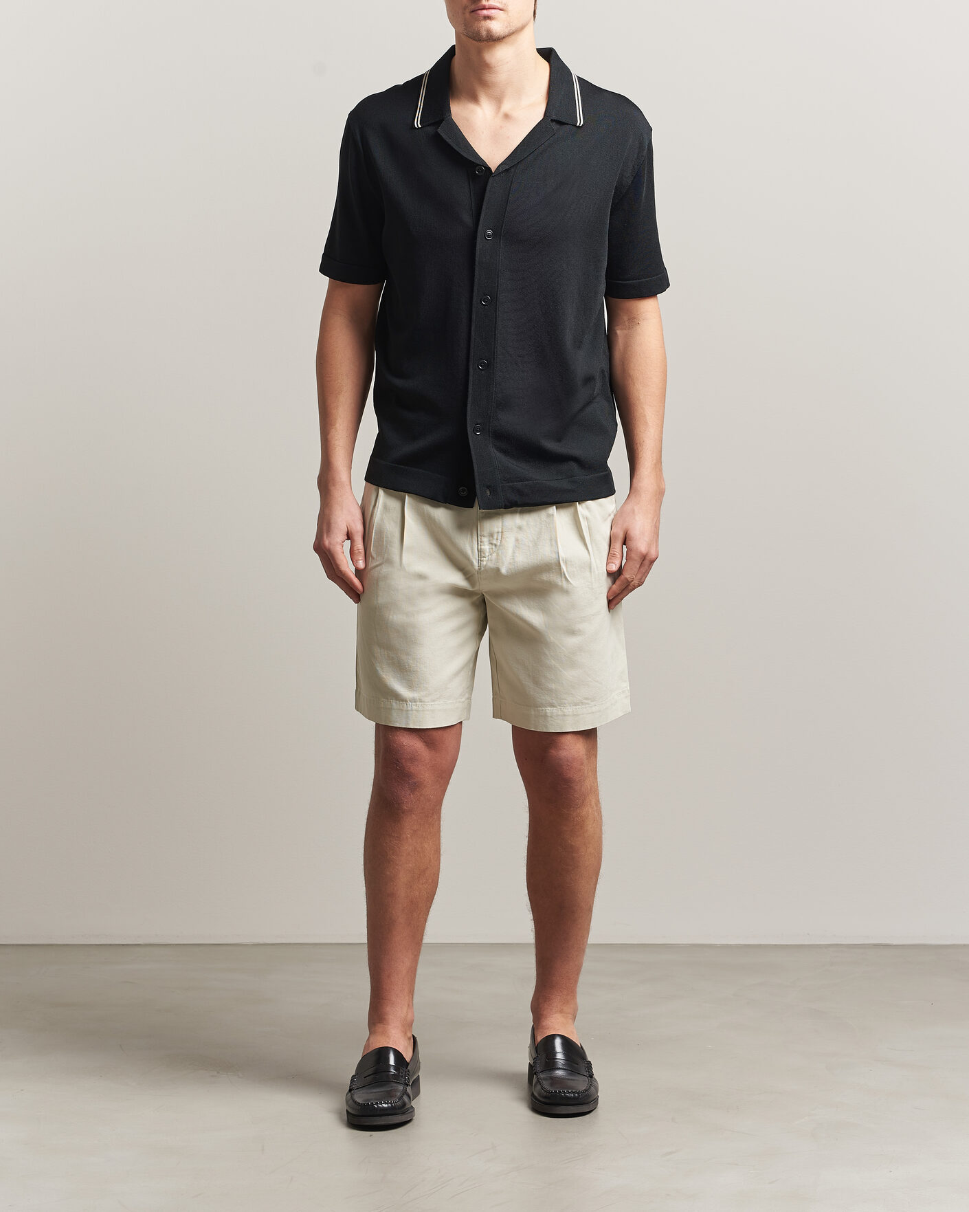 Mies | Shortsit | GANT | Relaxed Light Canvas Pleated Shorts Sand