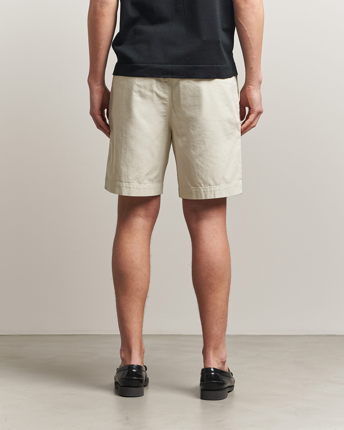 Mies | Shortsit | GANT | Relaxed Light Canvas Pleated Shorts Sand