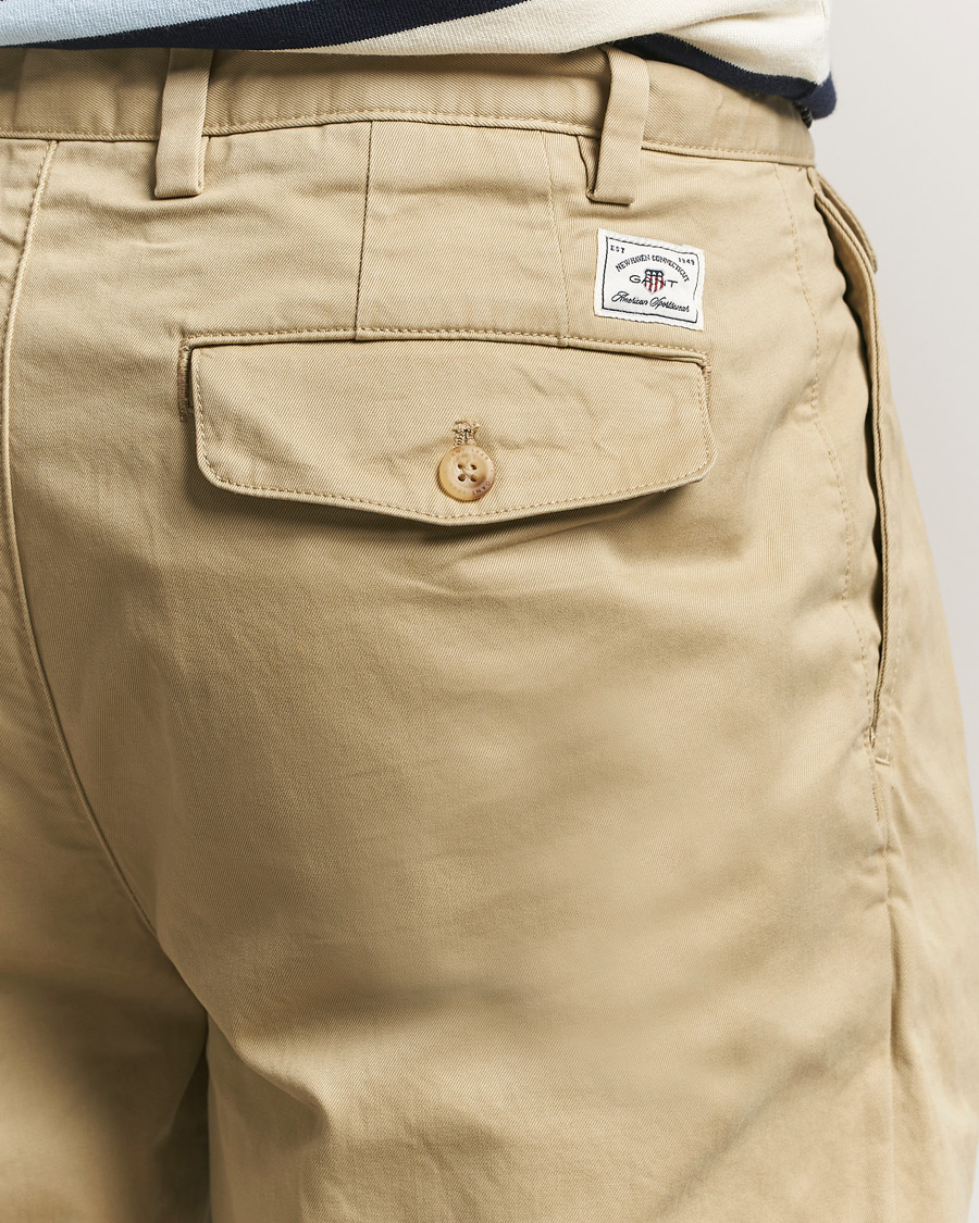 Mies | Housut | Gant | Regular Pleated Twill Chinos Woody Beige